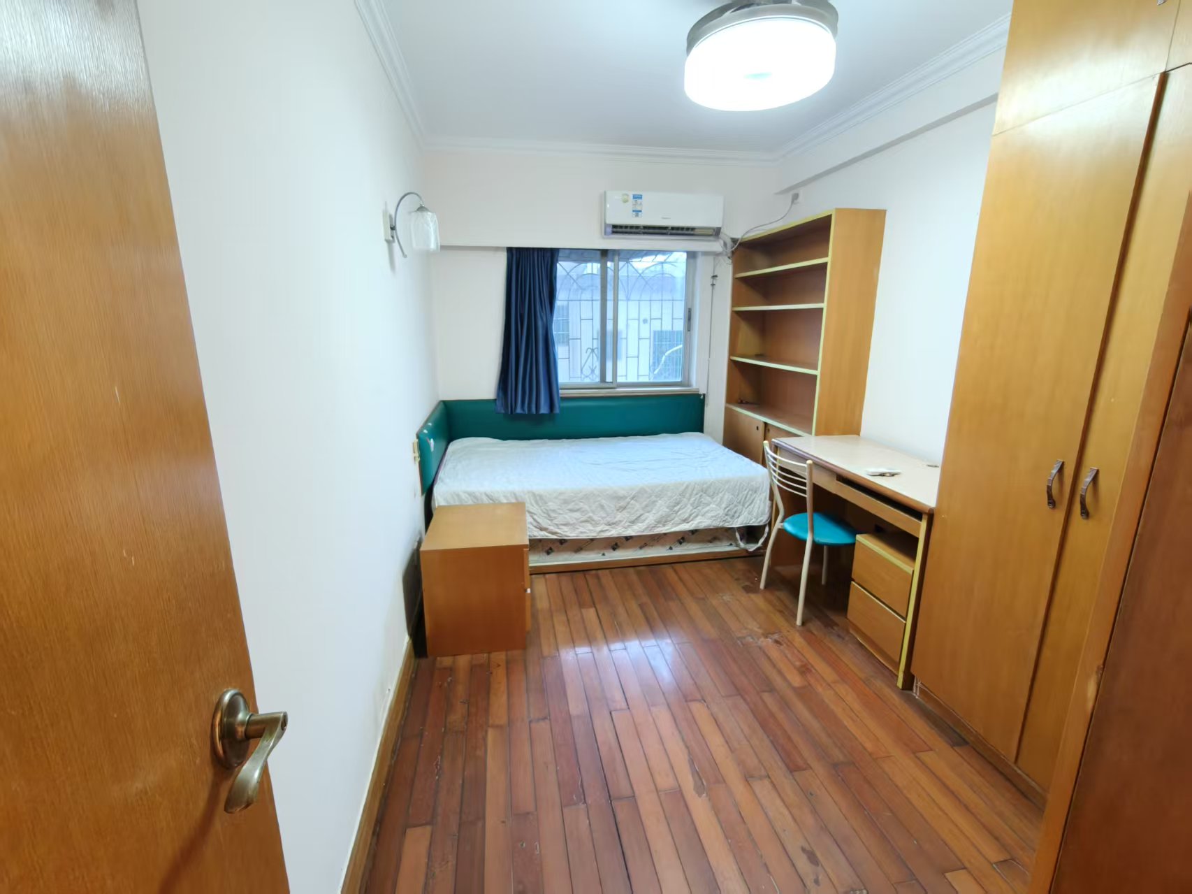 海南省人民医院宿舍区(秀英区)  4室2厅1卫    2200.0元/月 海南省人民医院宿舍区(秀英区)  4室2厅1卫    2200.0元/月室内图