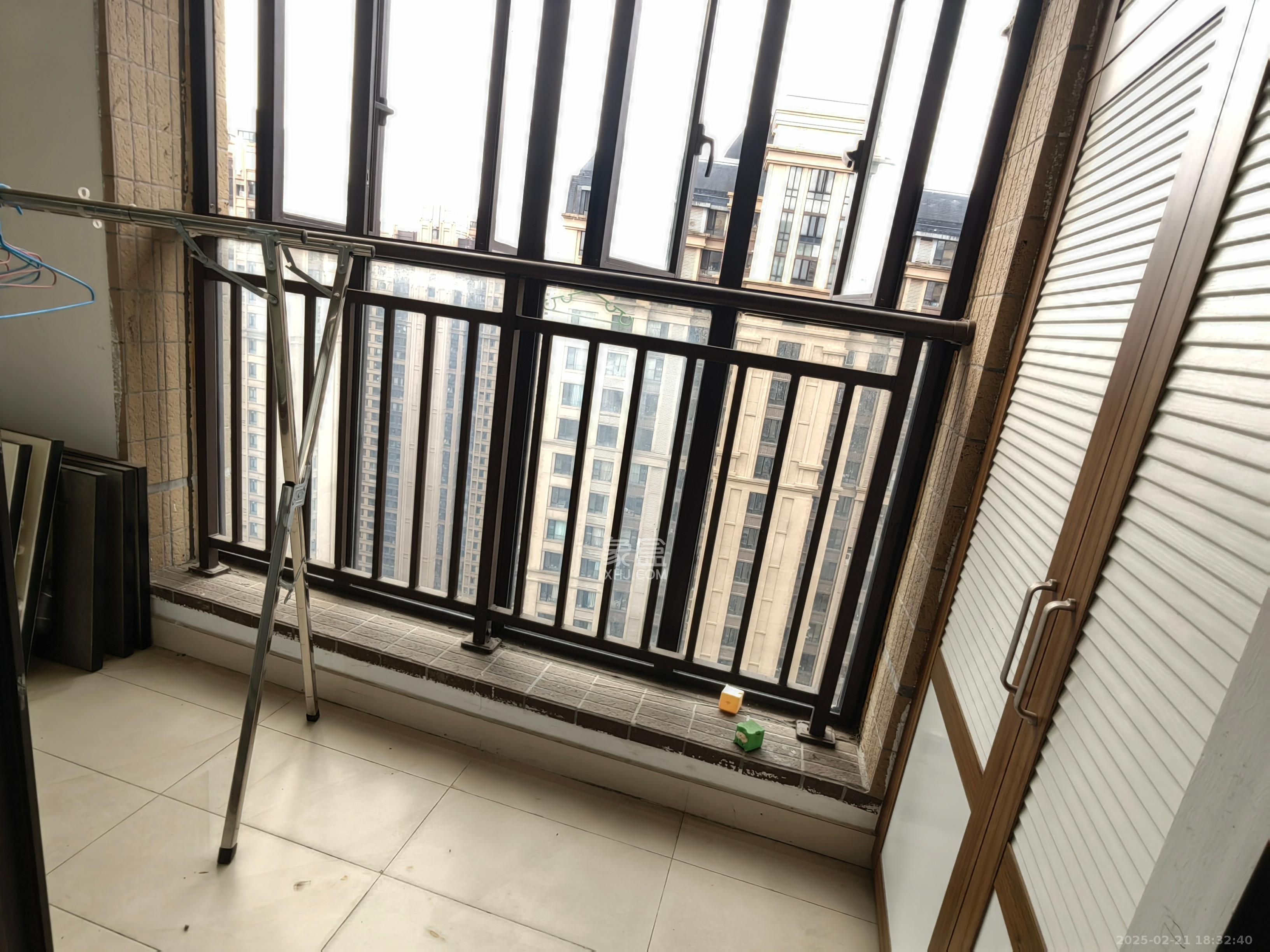 中海国际四期  2室2厅1卫    2000.0元/月 中海国际四期  2室2厅1卫    2000.0元/月室内图