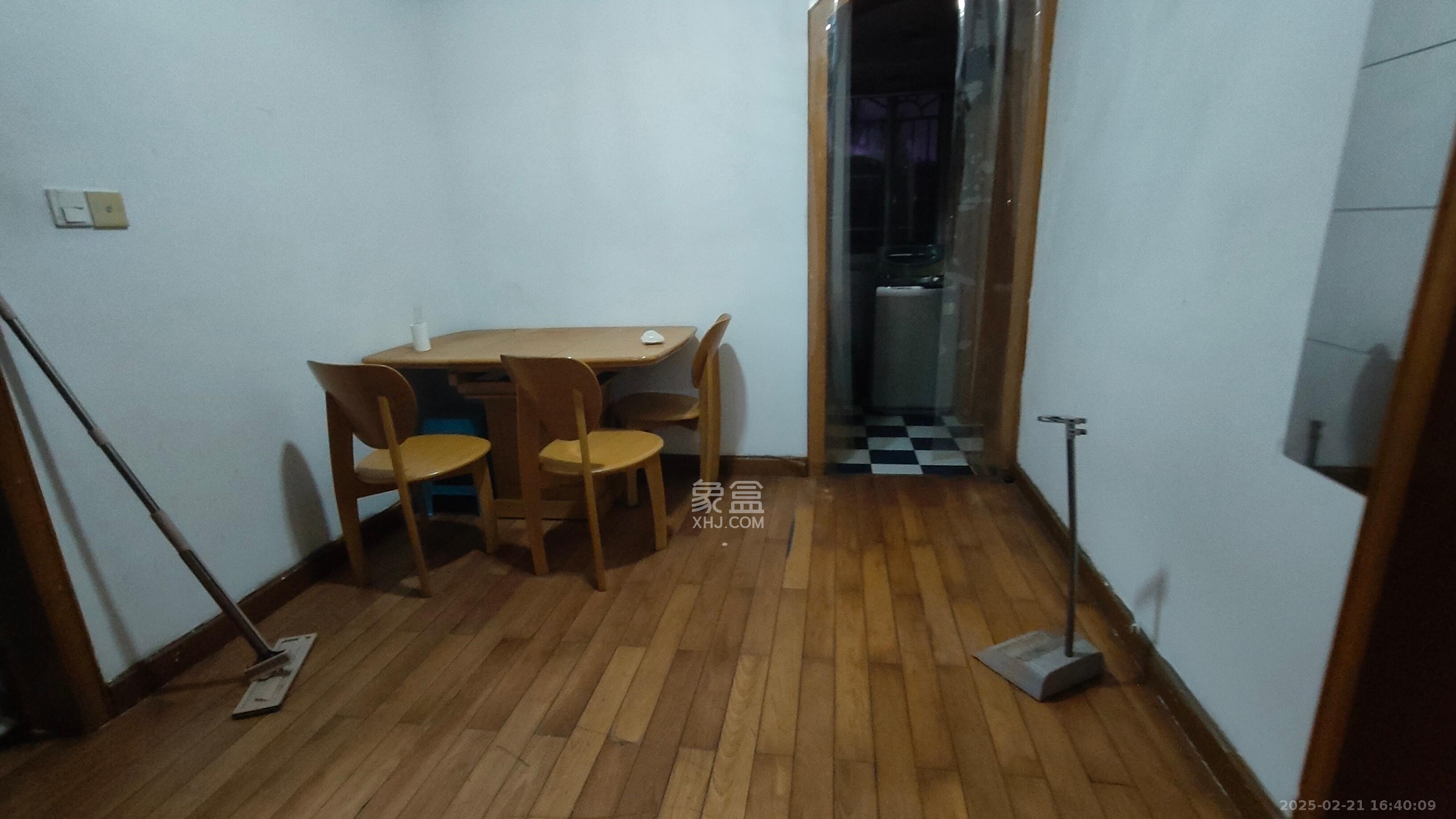 科教新村 2室2厅1卫 2500.0元/月 科教新村 2室2厅1卫 2500.0元/月室内图