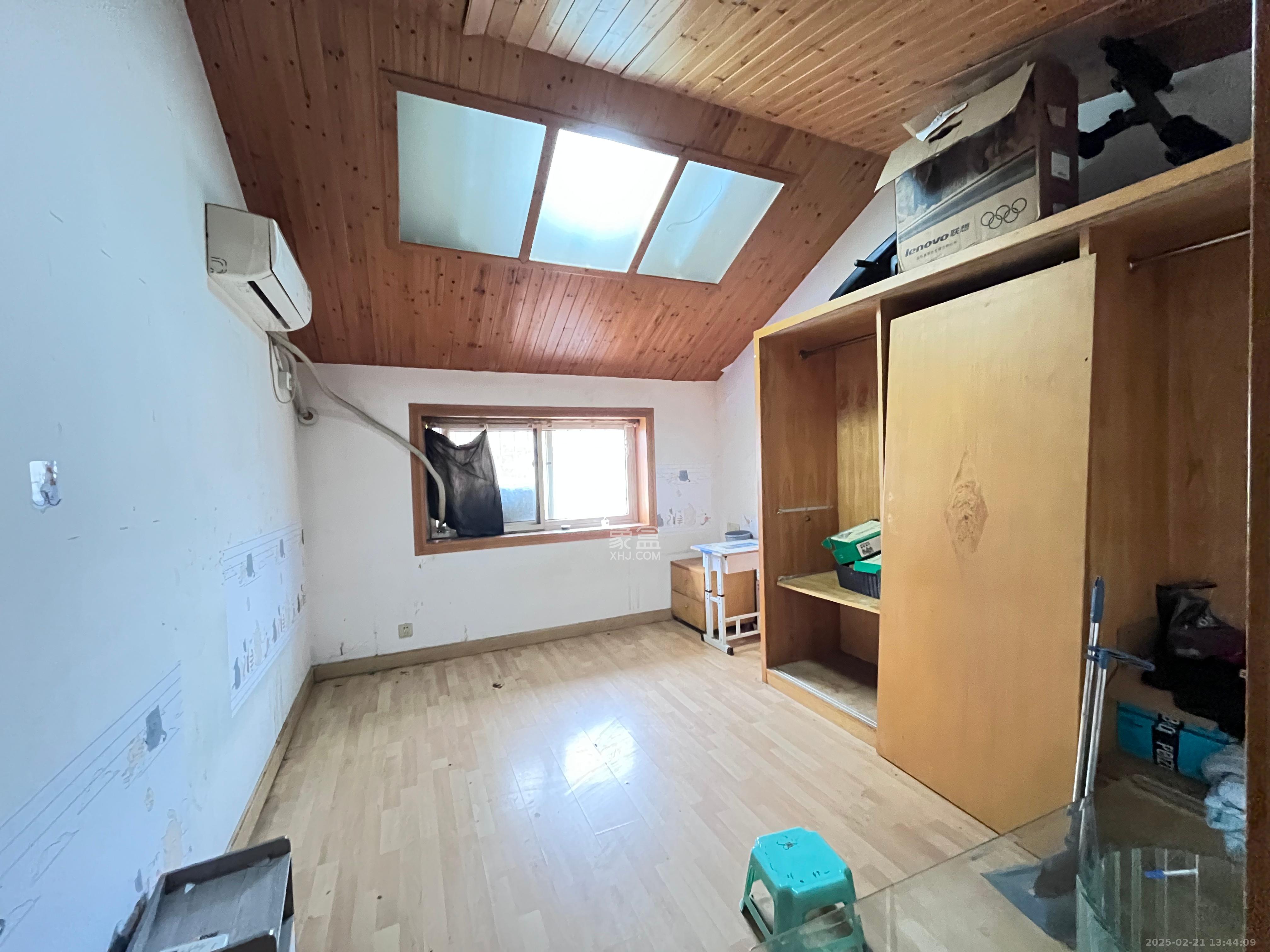 德政園  4室2廳2衛(wèi)   2500.00元/月室內(nèi)圖