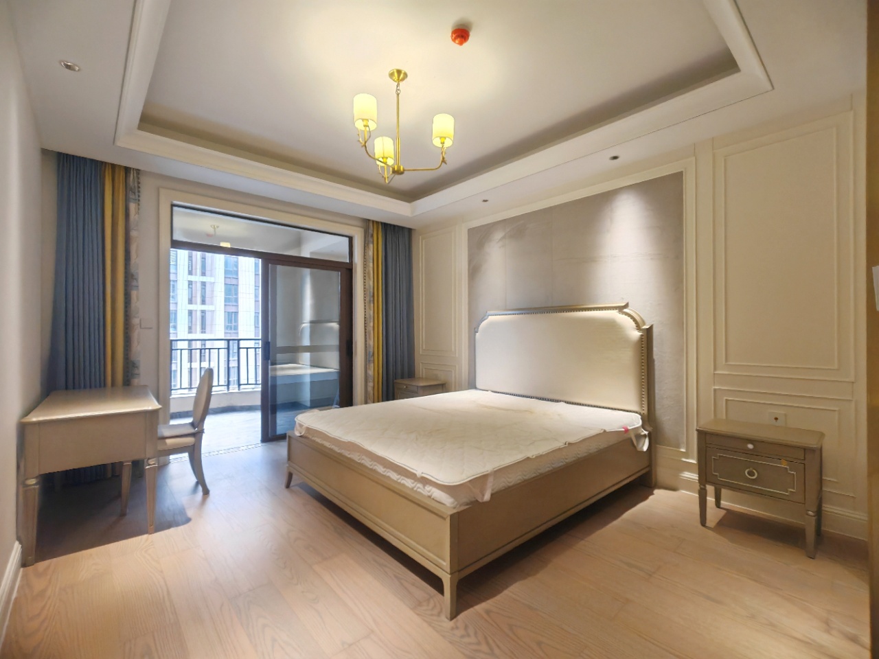 海航豪庭北苑 5室2厅4卫 552.0万 海航豪庭北苑 5室2厅4卫 552.0万客厅