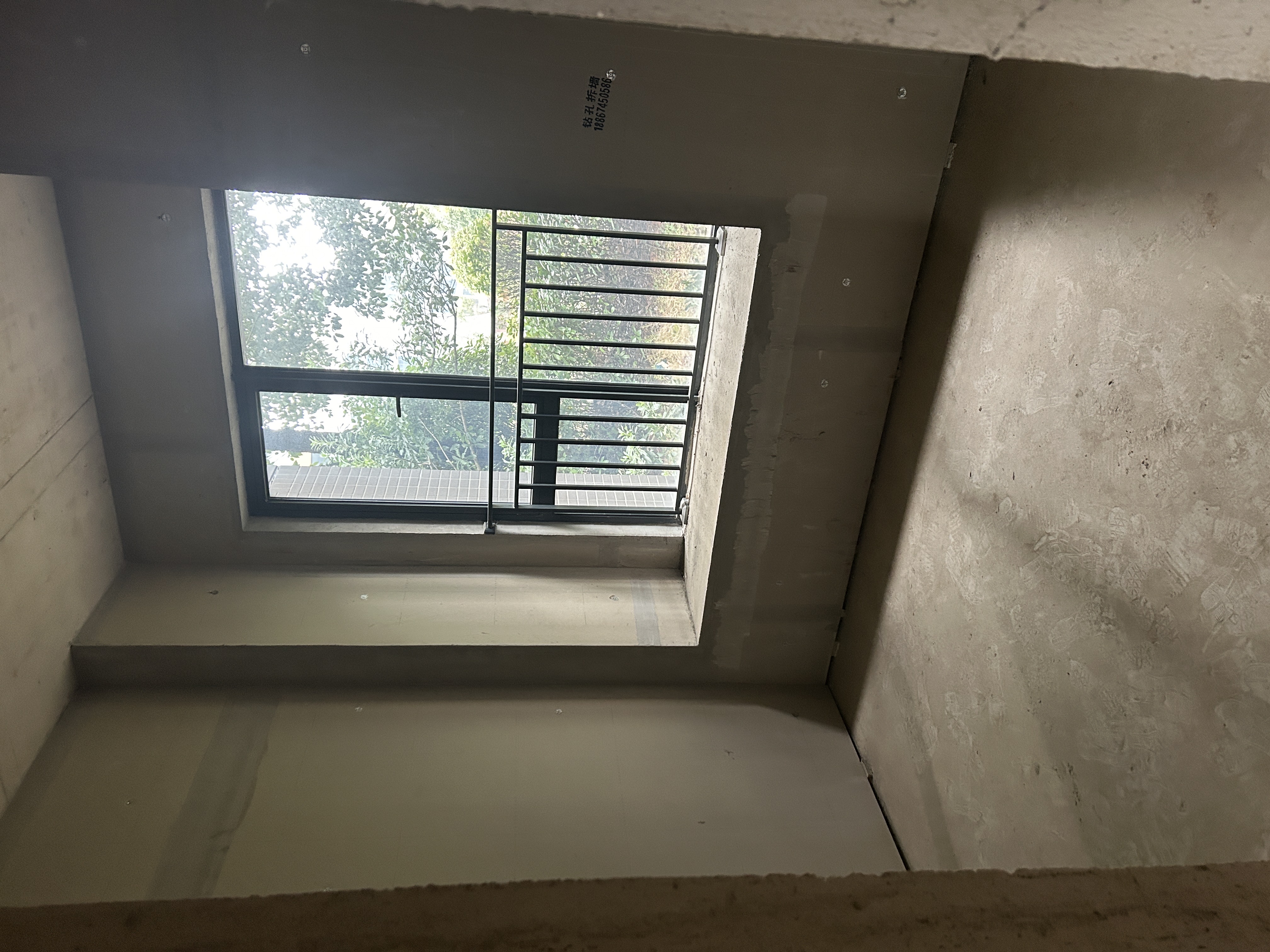 宁邦中心（文华里）  4室2厅2卫    79.8万客厅