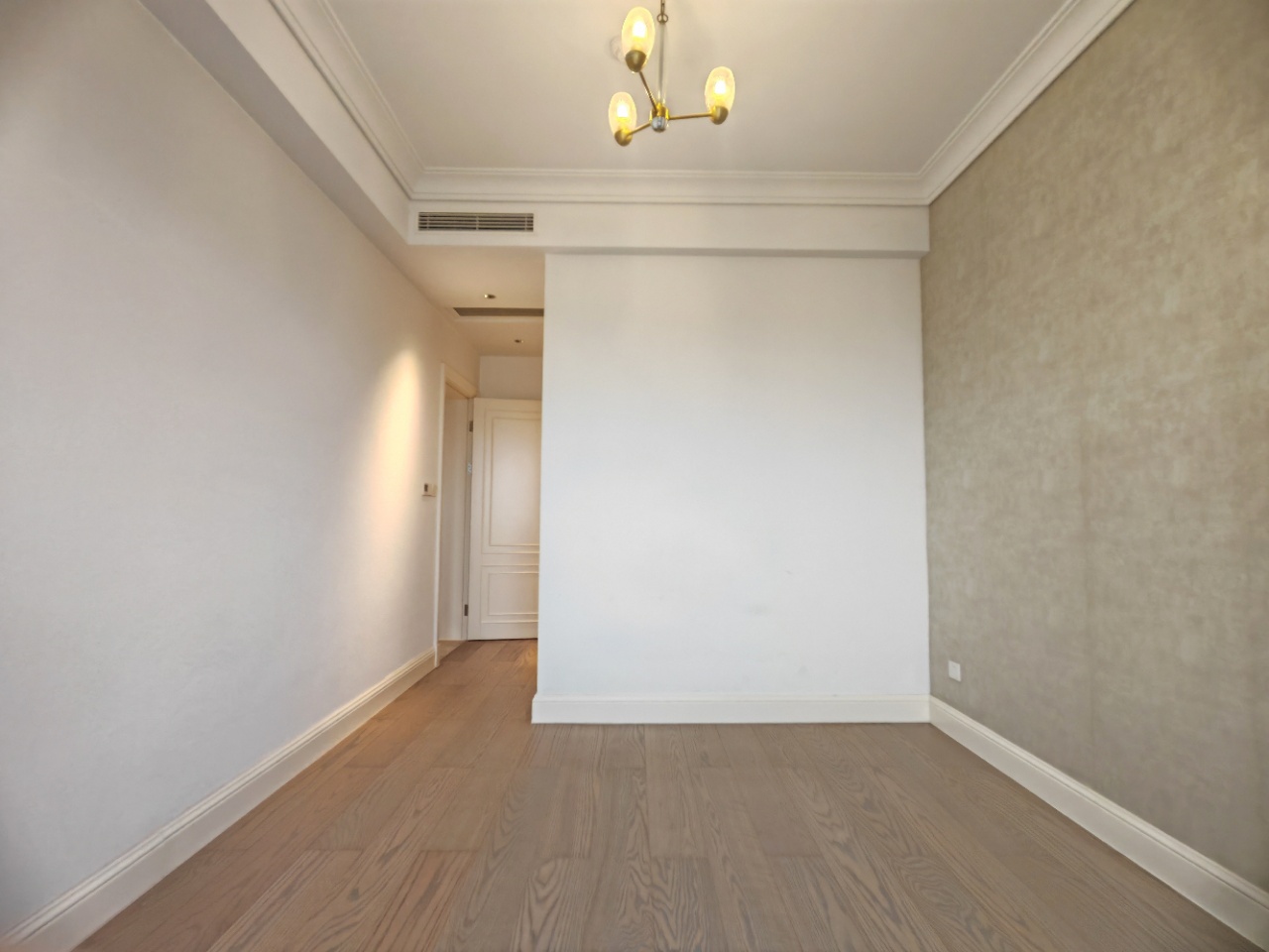 海航豪庭北苑 5室2厅4卫 552.0万 海航豪庭北苑 5室2厅4卫 552.0万客厅