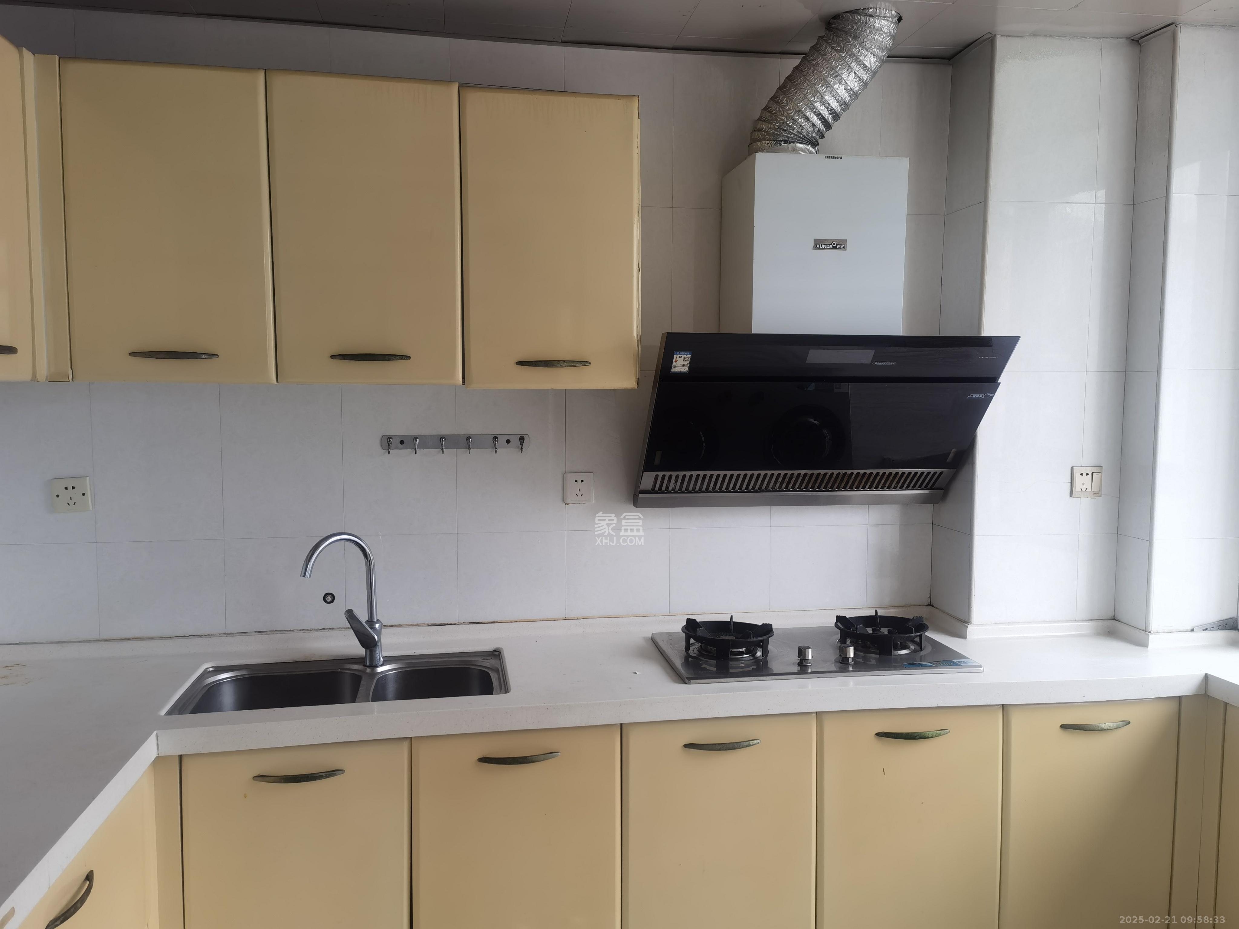 湘林家园(湘林小区电梯房) 4室2厅1卫 2600.0元/月 湘林家园(湘林小区电梯房) 4室2厅1卫 2600.0元/月室内图