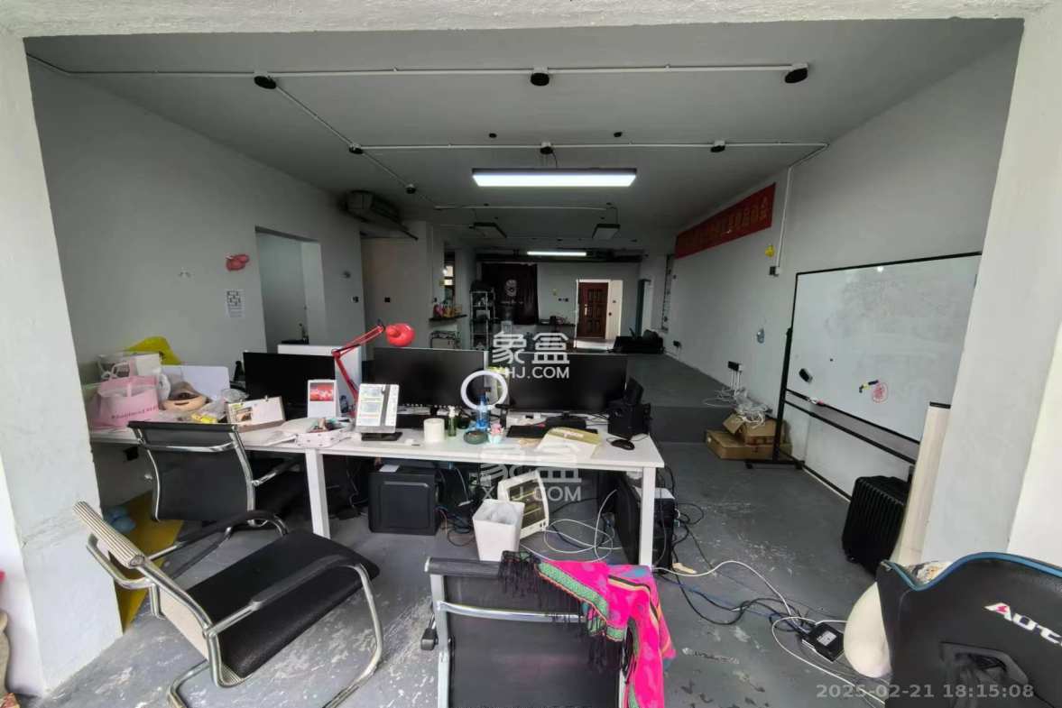 天一康园(湖南电力科技园) 5室2厅2卫 4200.0元/月 天一康园(湖南电力科技园) 5室2厅2卫 4200.0元/月室内图