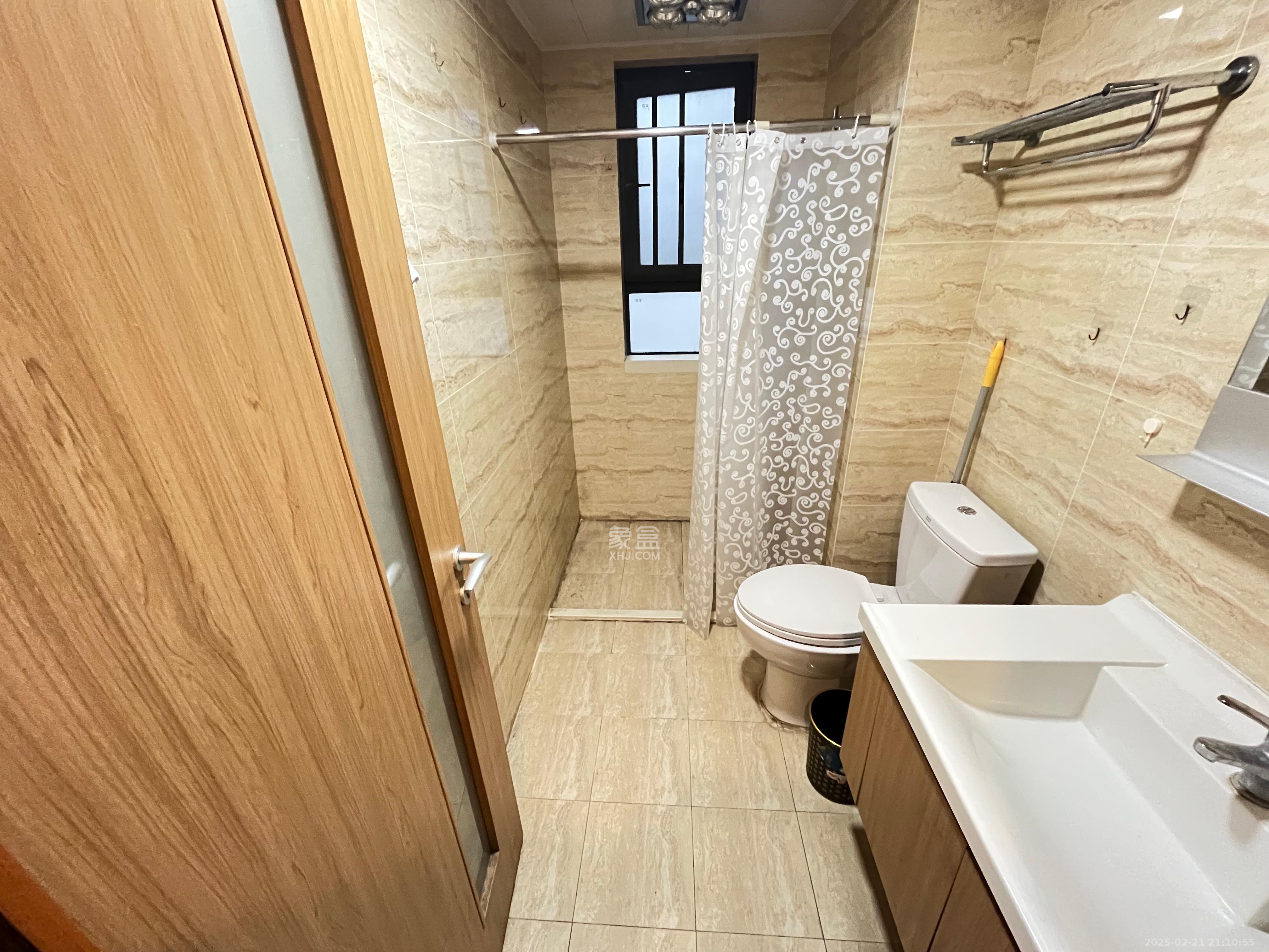 万科魅力之城  3室1厅2卫   2400.00元/月室内图