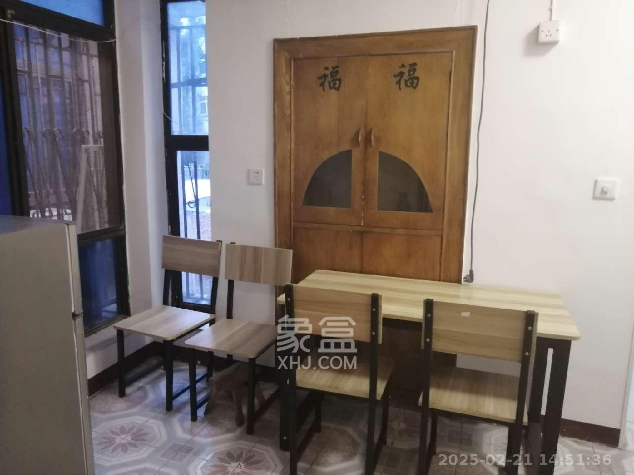 红旗社区  3室1厅1卫   2300.00元/月室内图