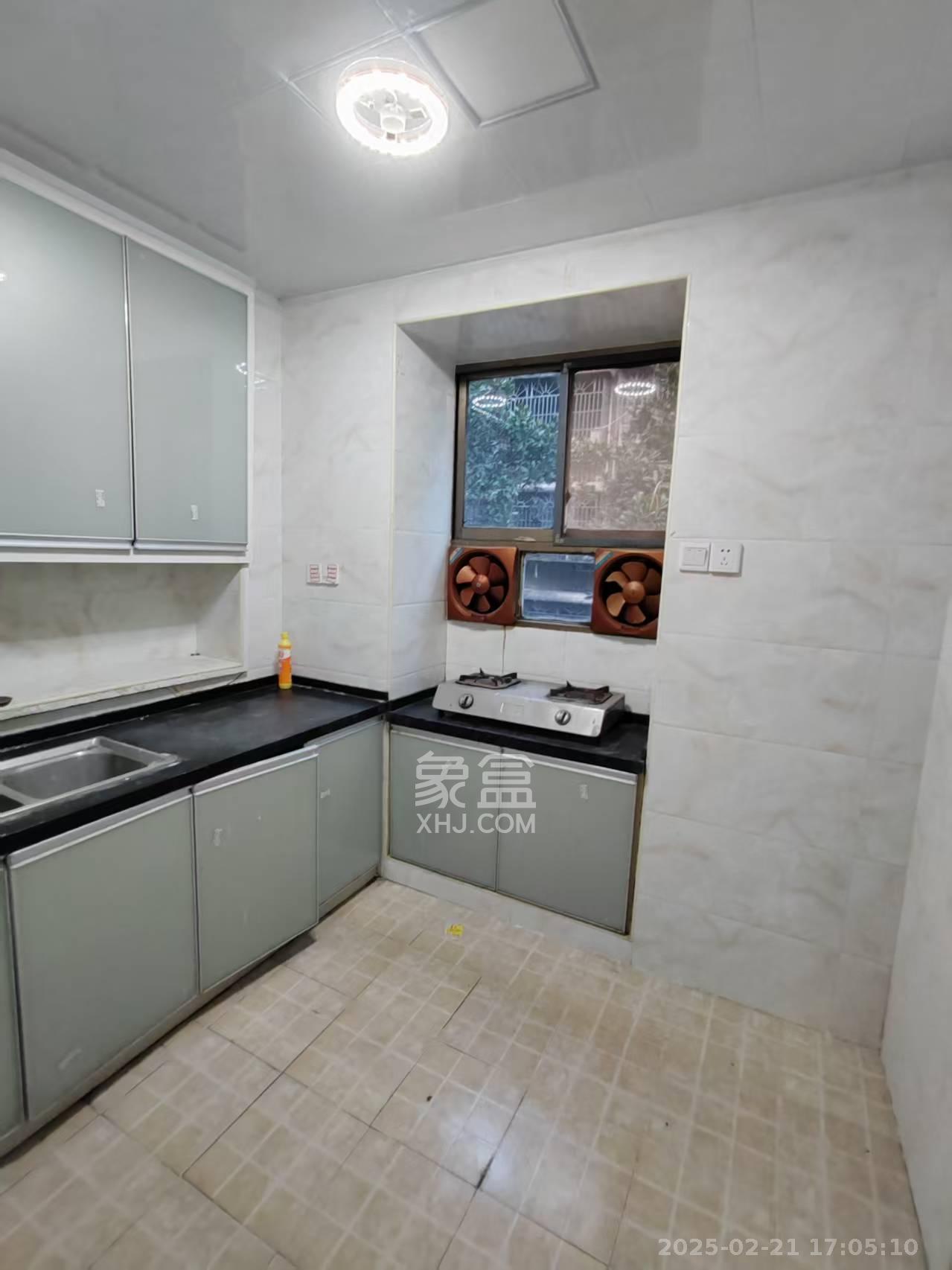 消防大厦宿舍楼 4室1厅1卫 3000.0元/月 消防大厦宿舍楼 4室1厅1卫 3000.0元/月室内图