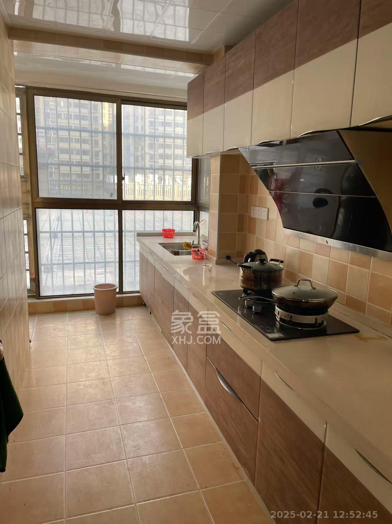 江山帝景雅典  3室2厅2卫    2500.0元/月 江山帝景雅典  3室2厅2卫    2500.0元/月室内图