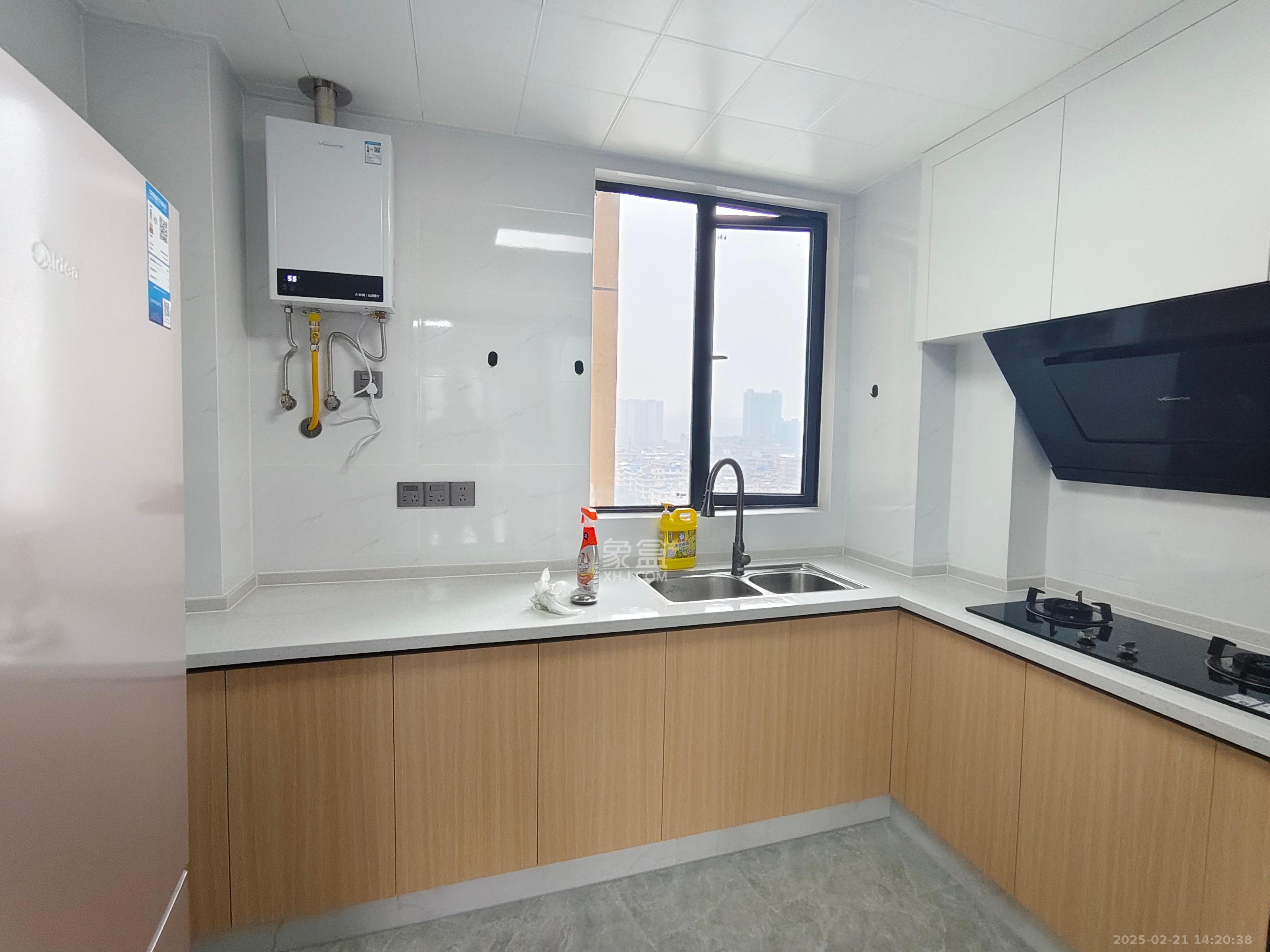 杏梨苑 3室2厅2卫 2000.0元/月 杏梨苑 3室2厅2卫 2000.0元/月室内图