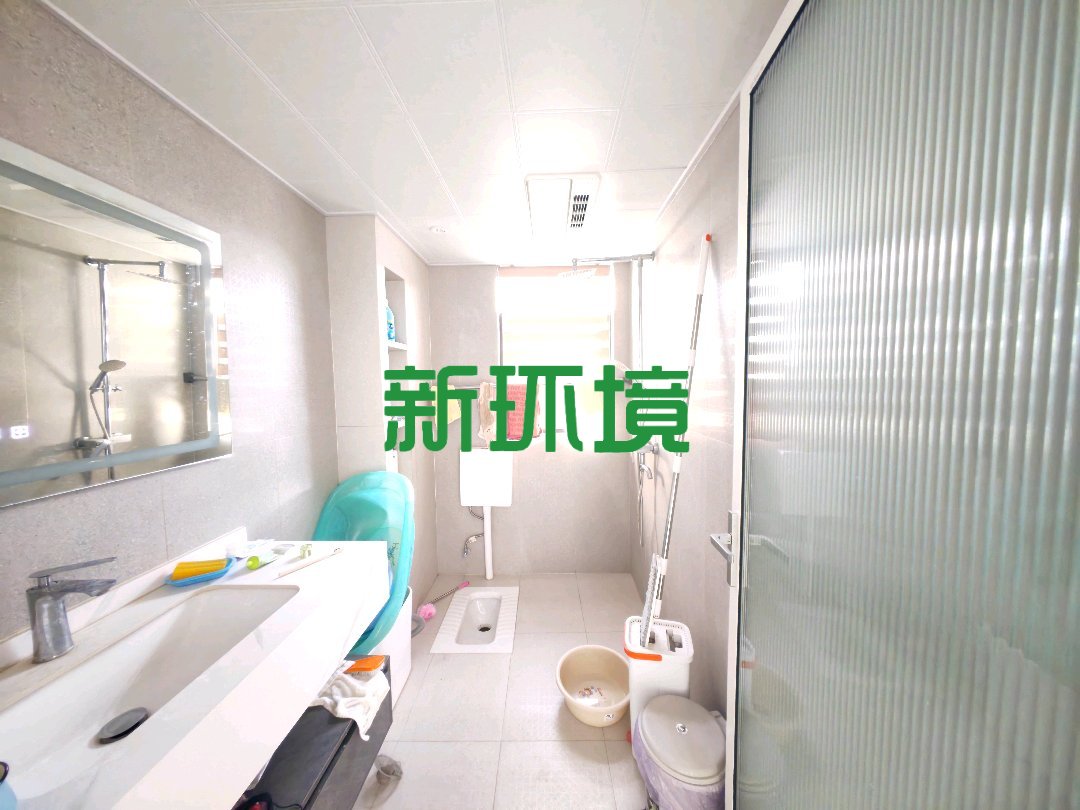 山水印象澜庭  4室2厅2卫   150.00万客厅