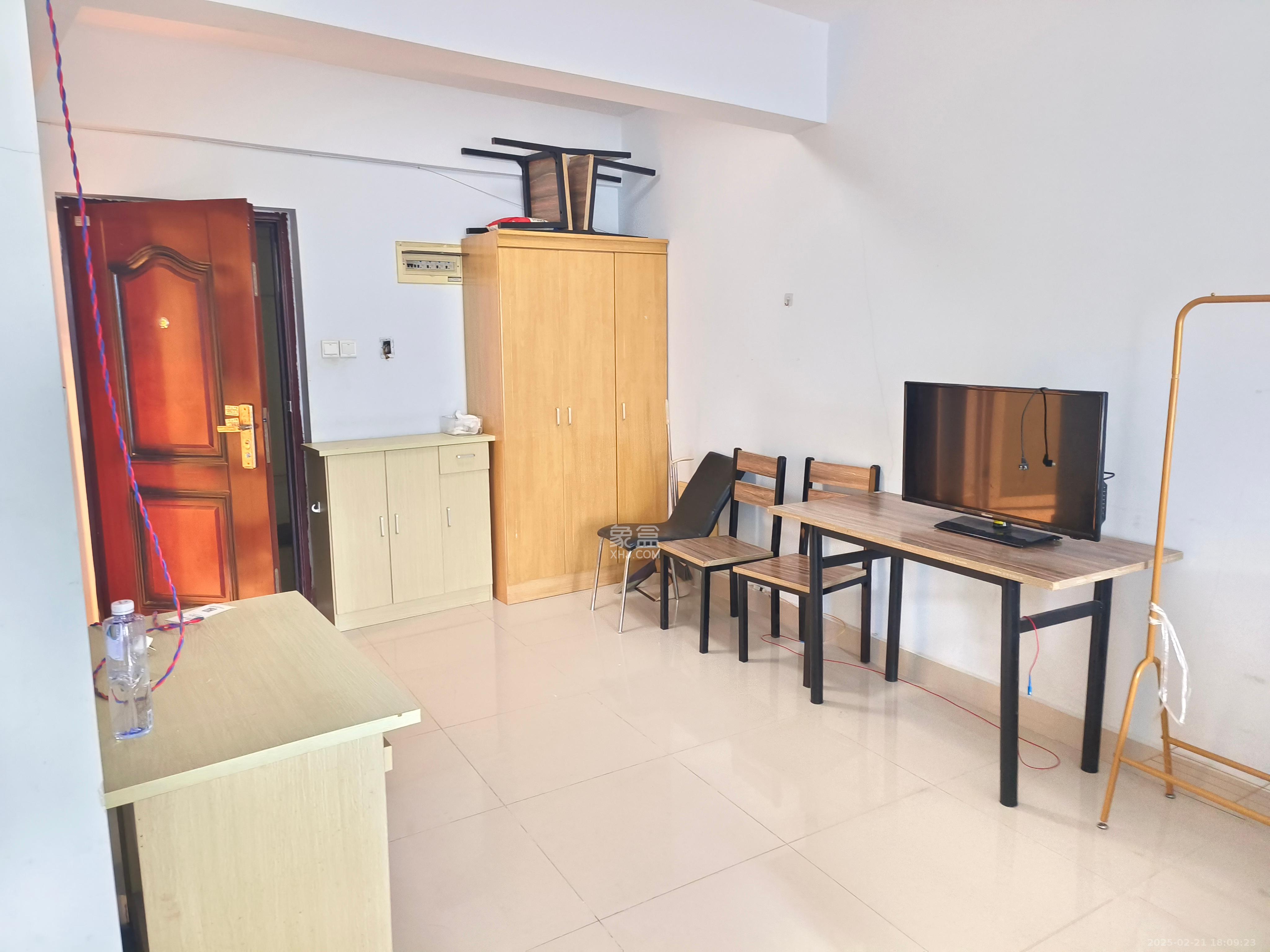 钱隆樽品(一、二、三期)  1室1厅1卫    1100.0元/月 钱隆樽品(一、二、三期)  1室1厅1卫    1100.0元/月