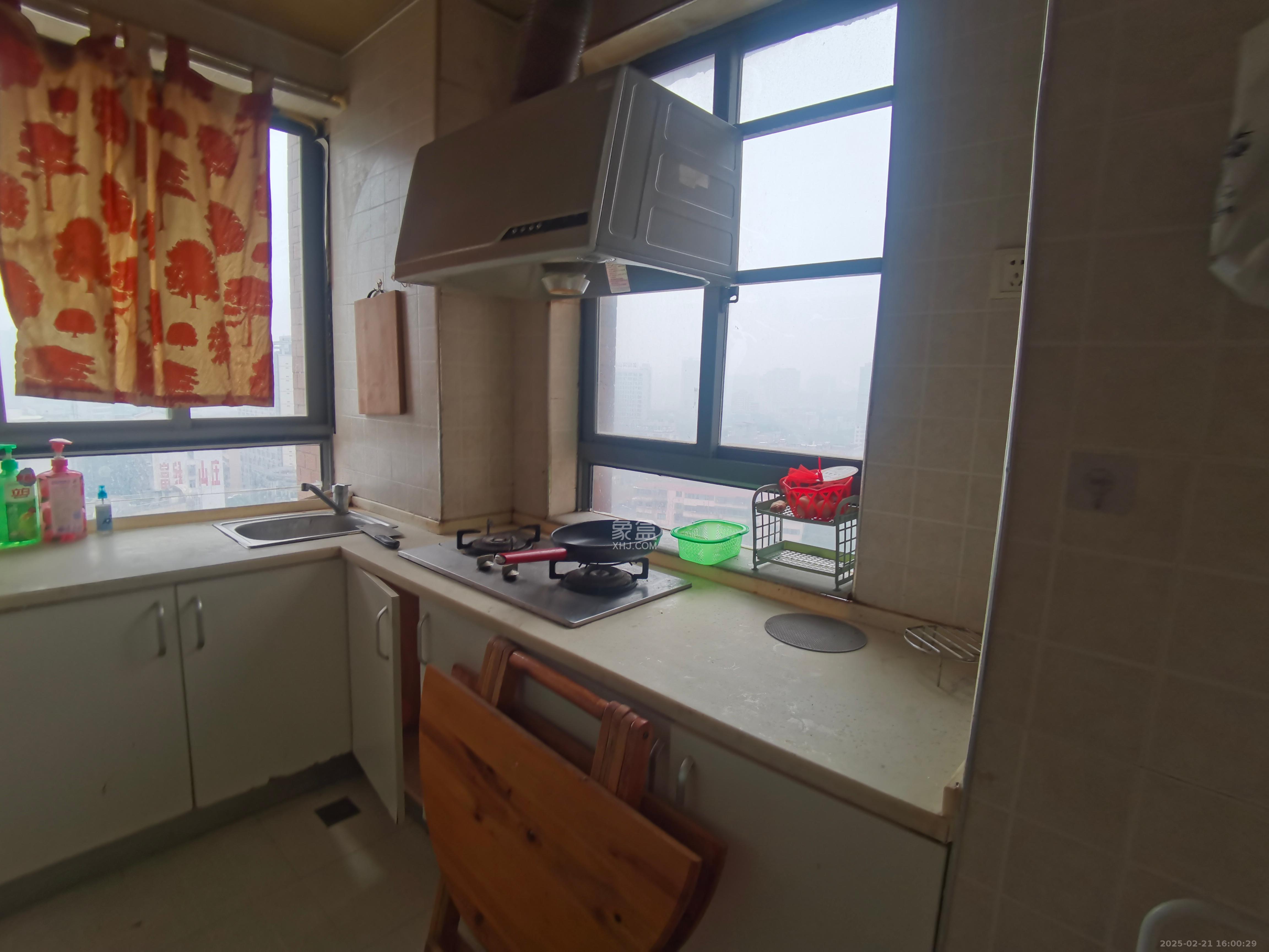 上海城小区 1室1厅1卫 1500.0元/月 上海城小区 1室1厅1卫 1500.0元/月室内图