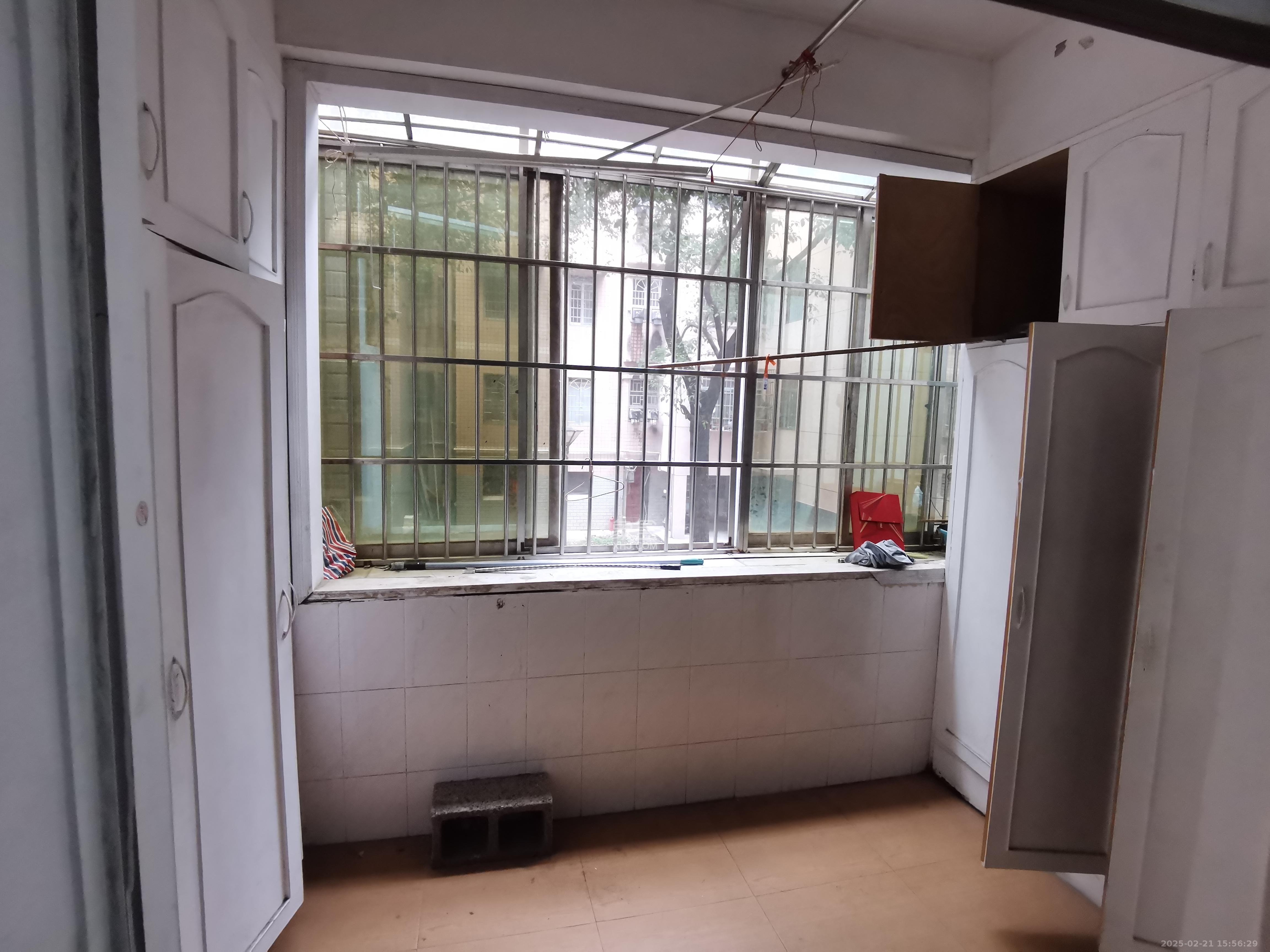 金鹰小区 3室2厅2卫 2700.0元/月 金鹰小区 3室2厅2卫 2700.0元/月室内图