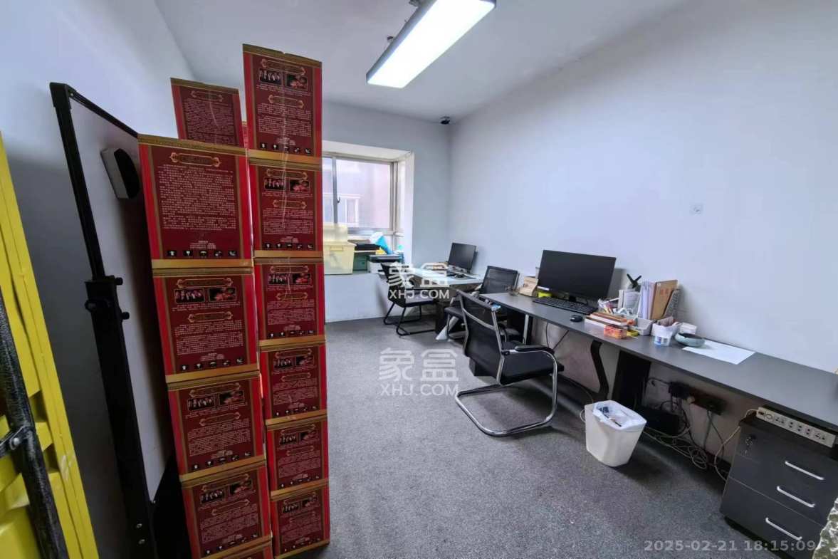 天一康园(湖南电力科技园) 5室2厅2卫 4200.0元/月 天一康园(湖南电力科技园) 5室2厅2卫 4200.0元/月室内图