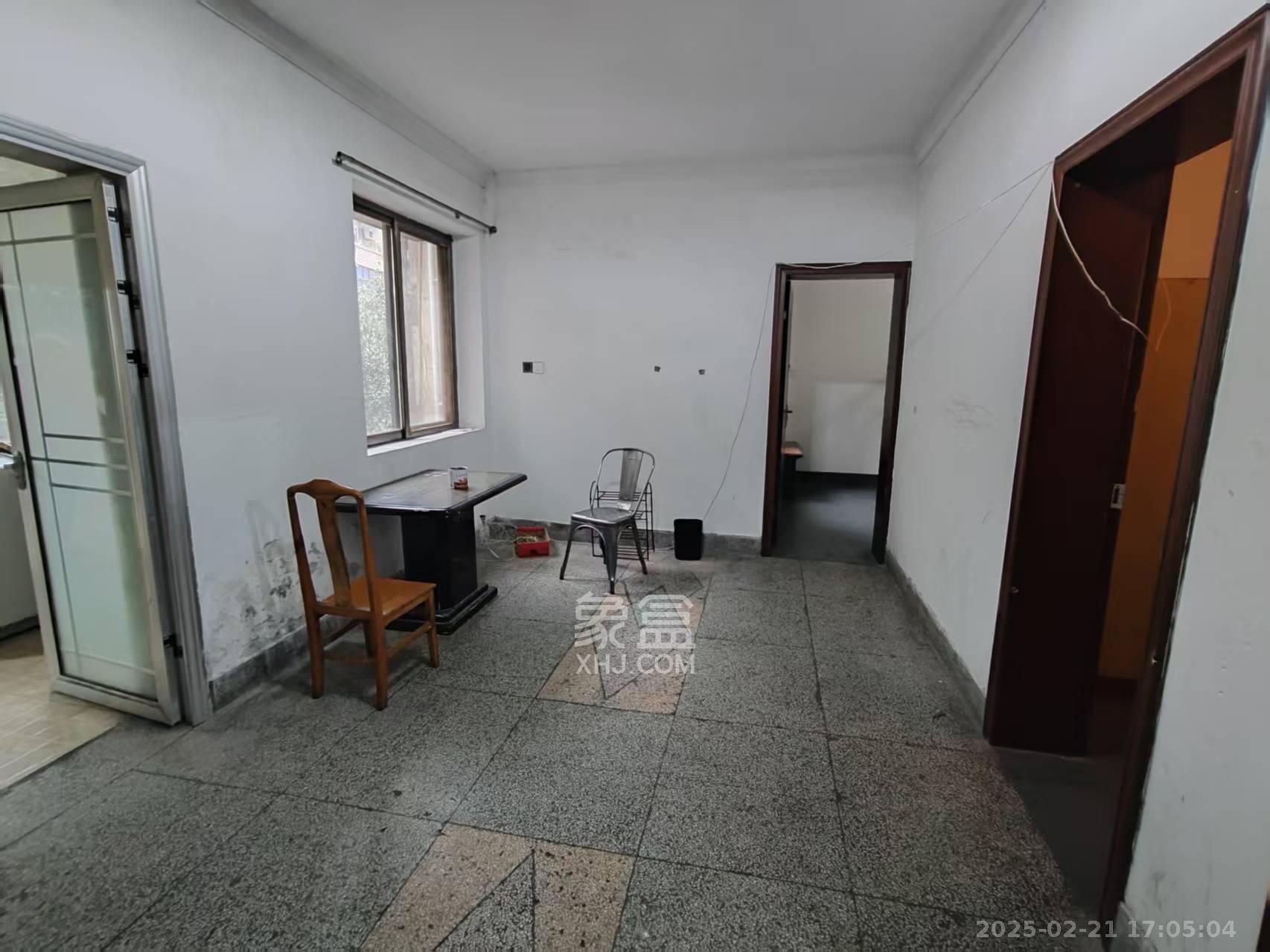 消防大厦宿舍楼 4室1厅1卫 3000.0元/月 消防大厦宿舍楼 4室1厅1卫 3000.0元/月室内图