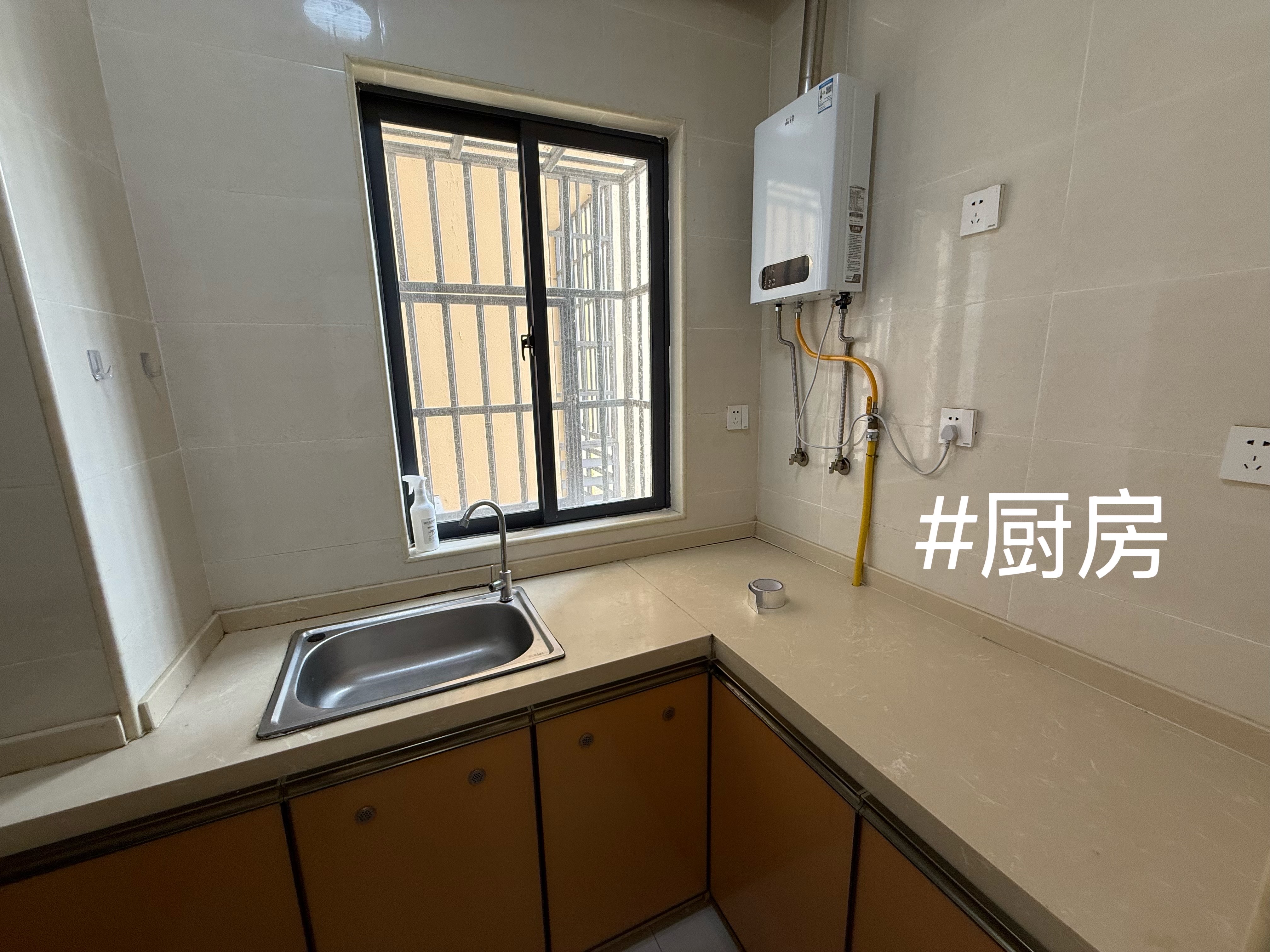 美舍嘉苑二期  2室2厅1卫   2400.00元/月室内图