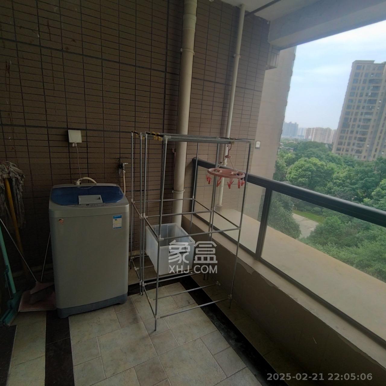 藏珑湖上国际花园  3室2厅2卫   2800.00元/月室内图
