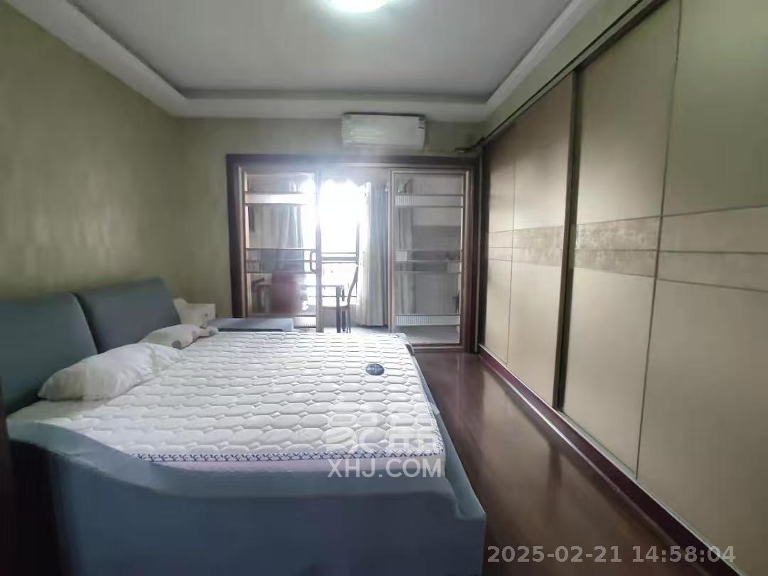剑桥名门  1室2厅1卫   1600.00元/月室内图