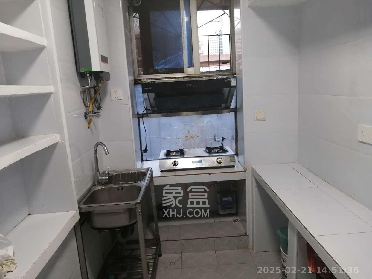 红旗社区  3室1厅1卫   2300.00元/月室内图