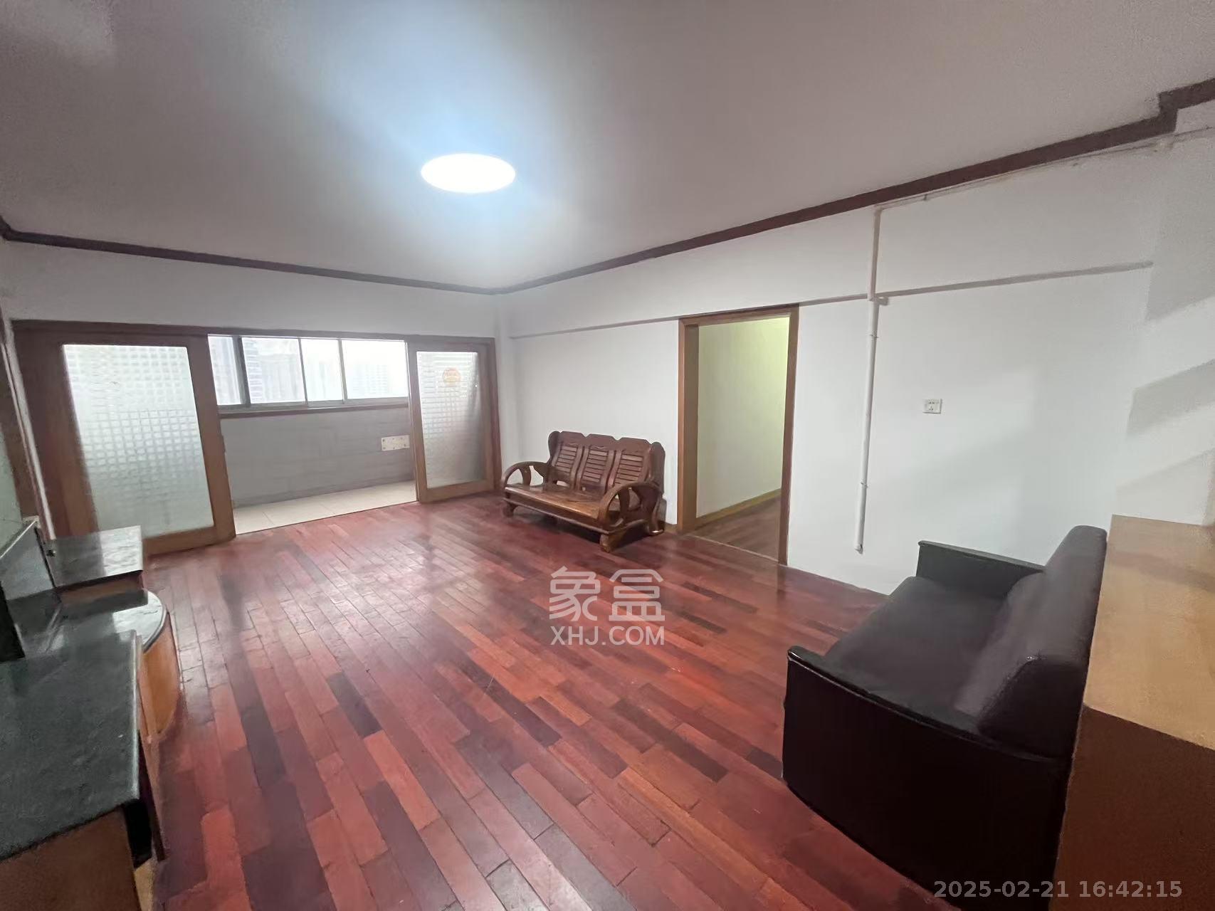 东成大厦  3室2厅2卫   3200.00元/月室内图