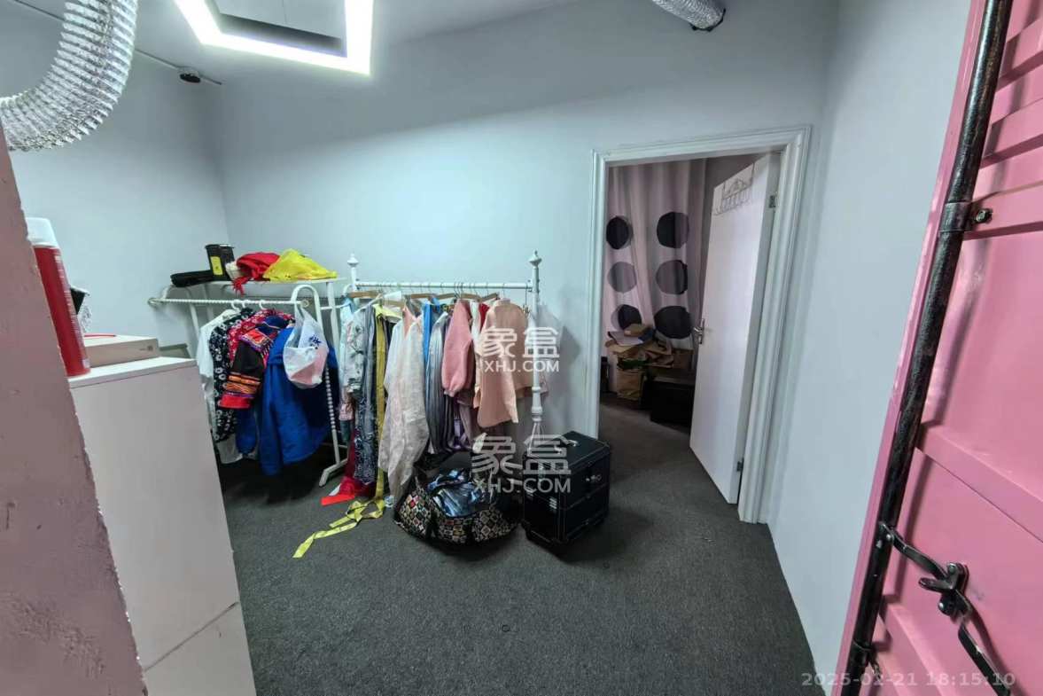 天一康园(湖南电力科技园) 5室2厅2卫 4200.0元/月 天一康园(湖南电力科技园) 5室2厅2卫 4200.0元/月室内图