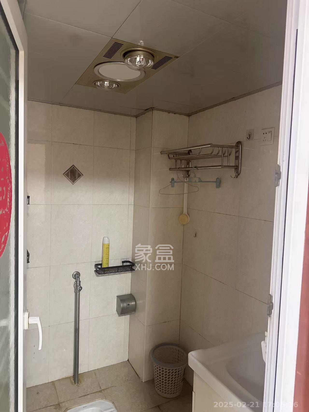 高桥现代商贸城  2室2厅1卫    2100.0元/月室内图