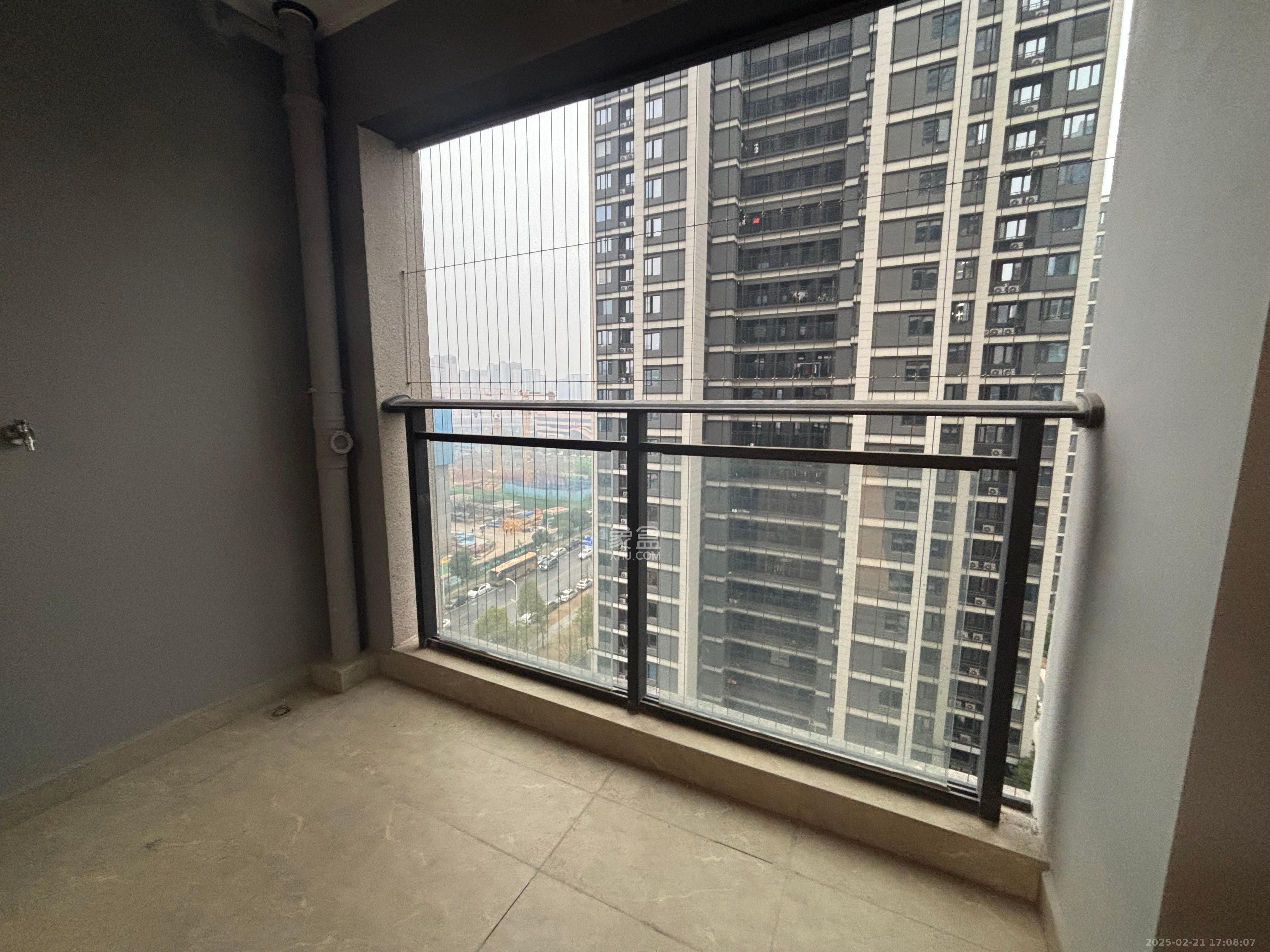 中海阅麓山二期  3室2厅2卫   3200.00元/月室内图