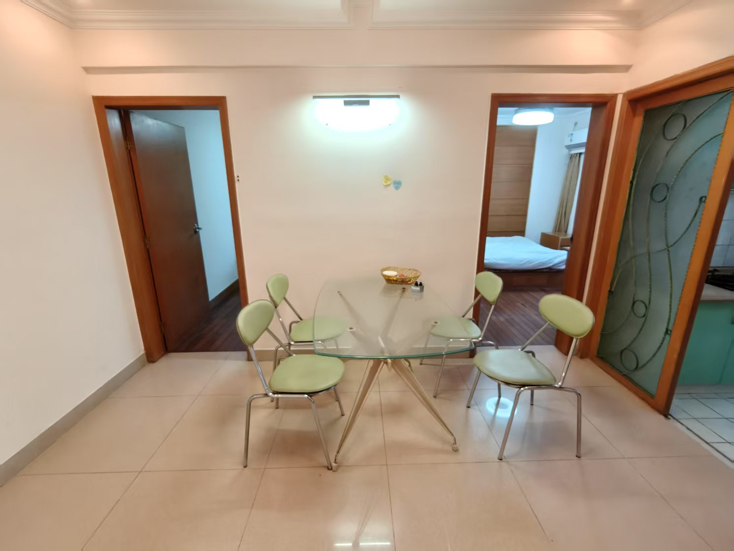 海南省人民医院宿舍区(秀英区)  4室2厅1卫    2200.0元/月 海南省人民医院宿舍区(秀英区)  4室2厅1卫    2200.0元/月室内图