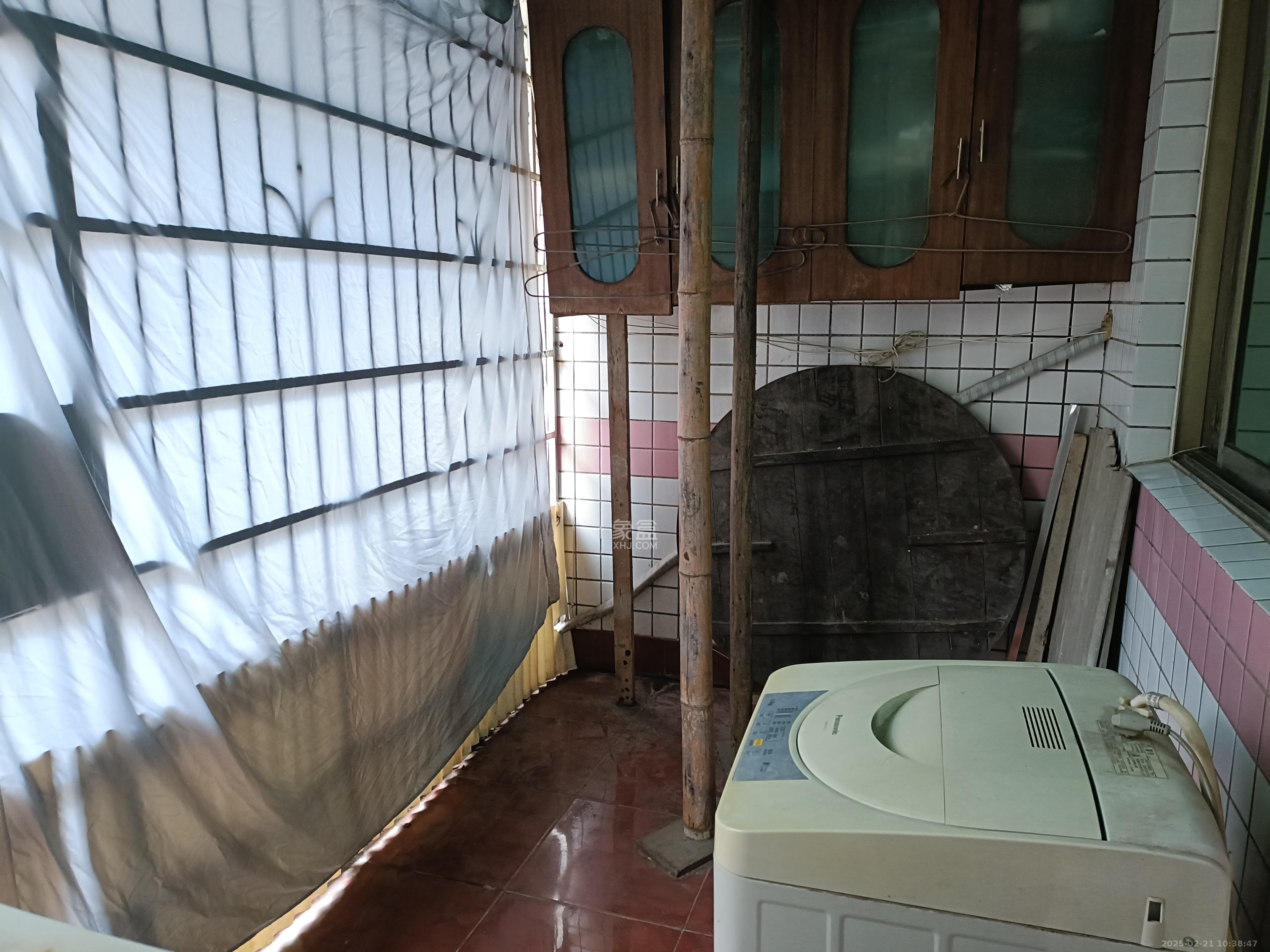 东风一村社区房（王家垅）  3室2厅1卫   2300.00元/月室内图