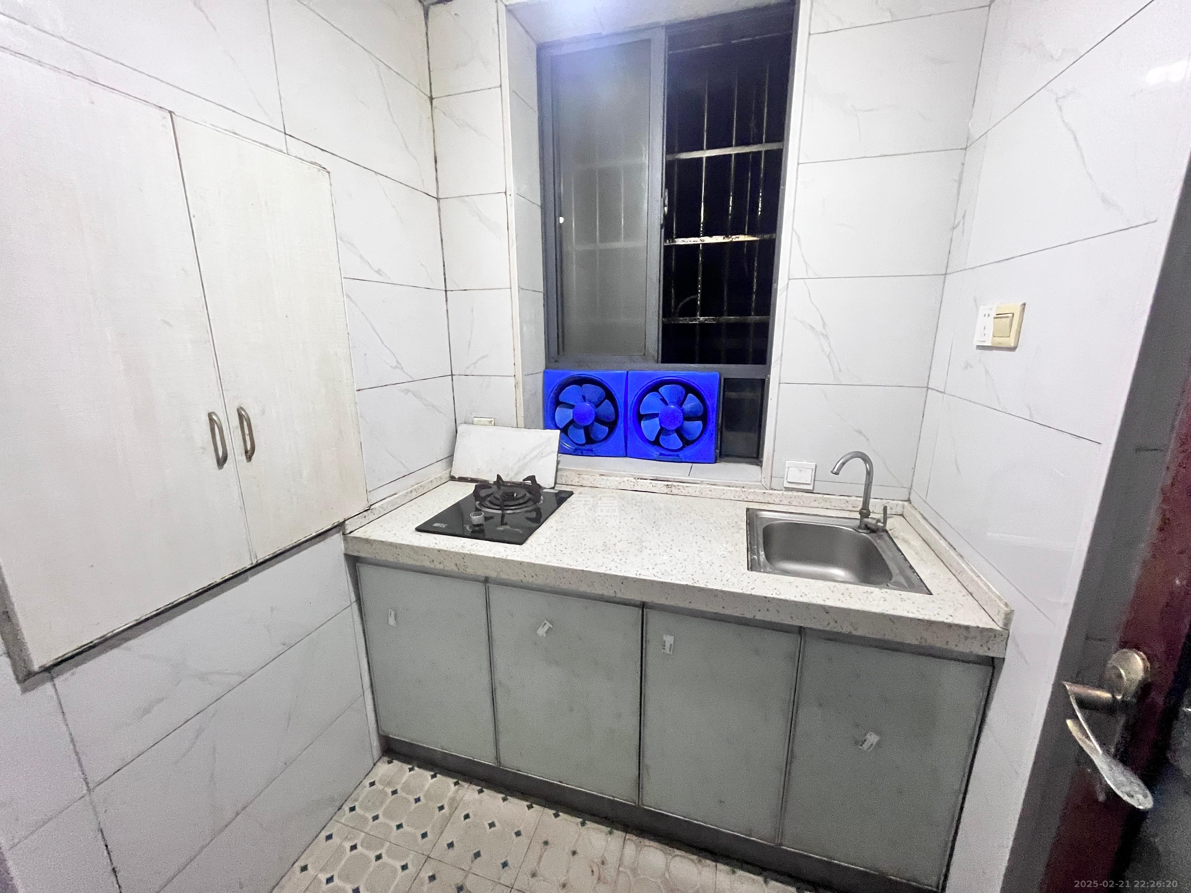 德雅路住宅楼 1室1厅1卫 900.0元/月 德雅路住宅楼 1室1厅1卫 900.0元/月室内图