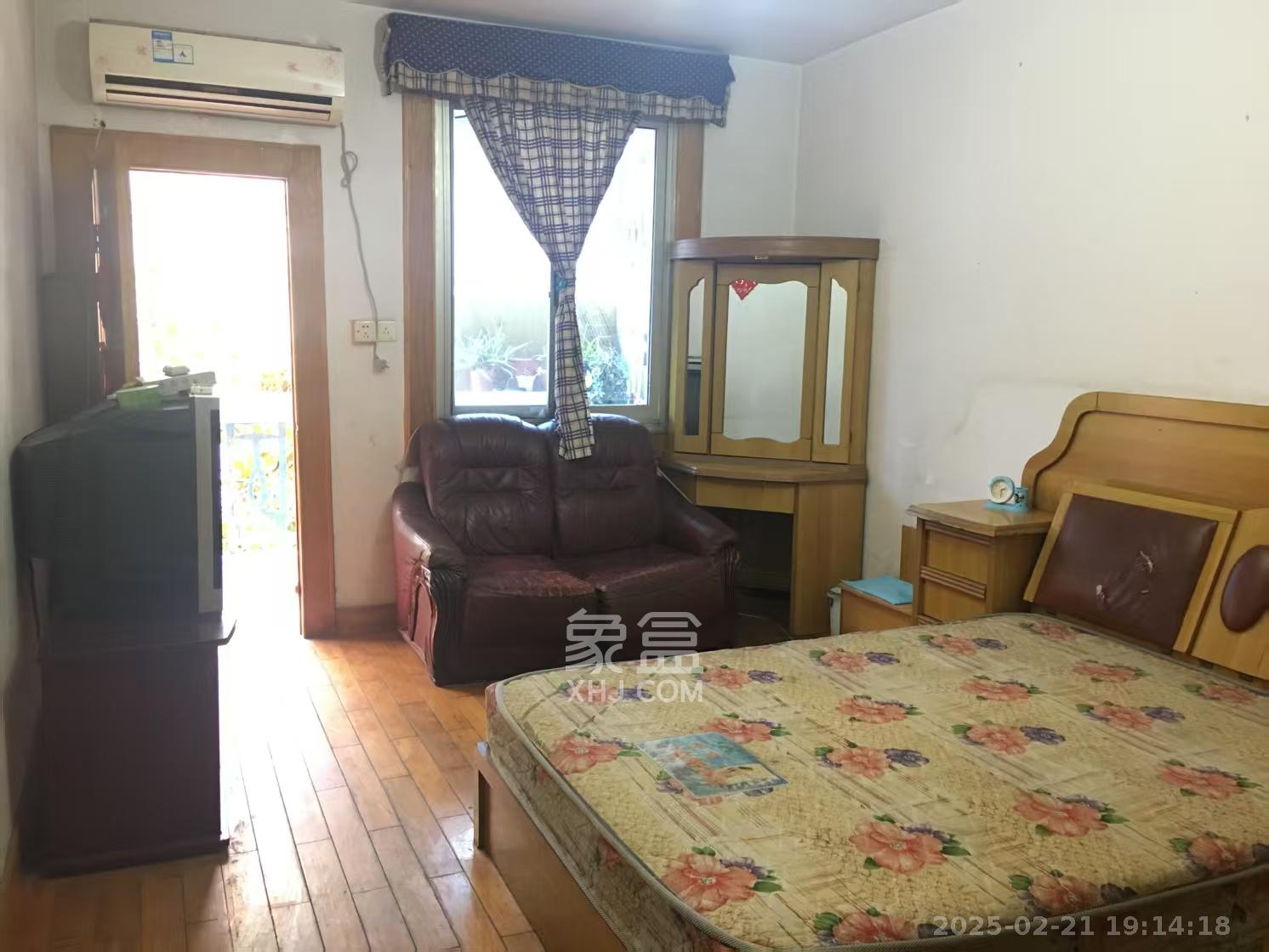 赤岗小区(一二三片)  3室1厅1卫    1800.0元/月 赤岗小区(一二三片)  3室1厅1卫    1800.0元/月室内图