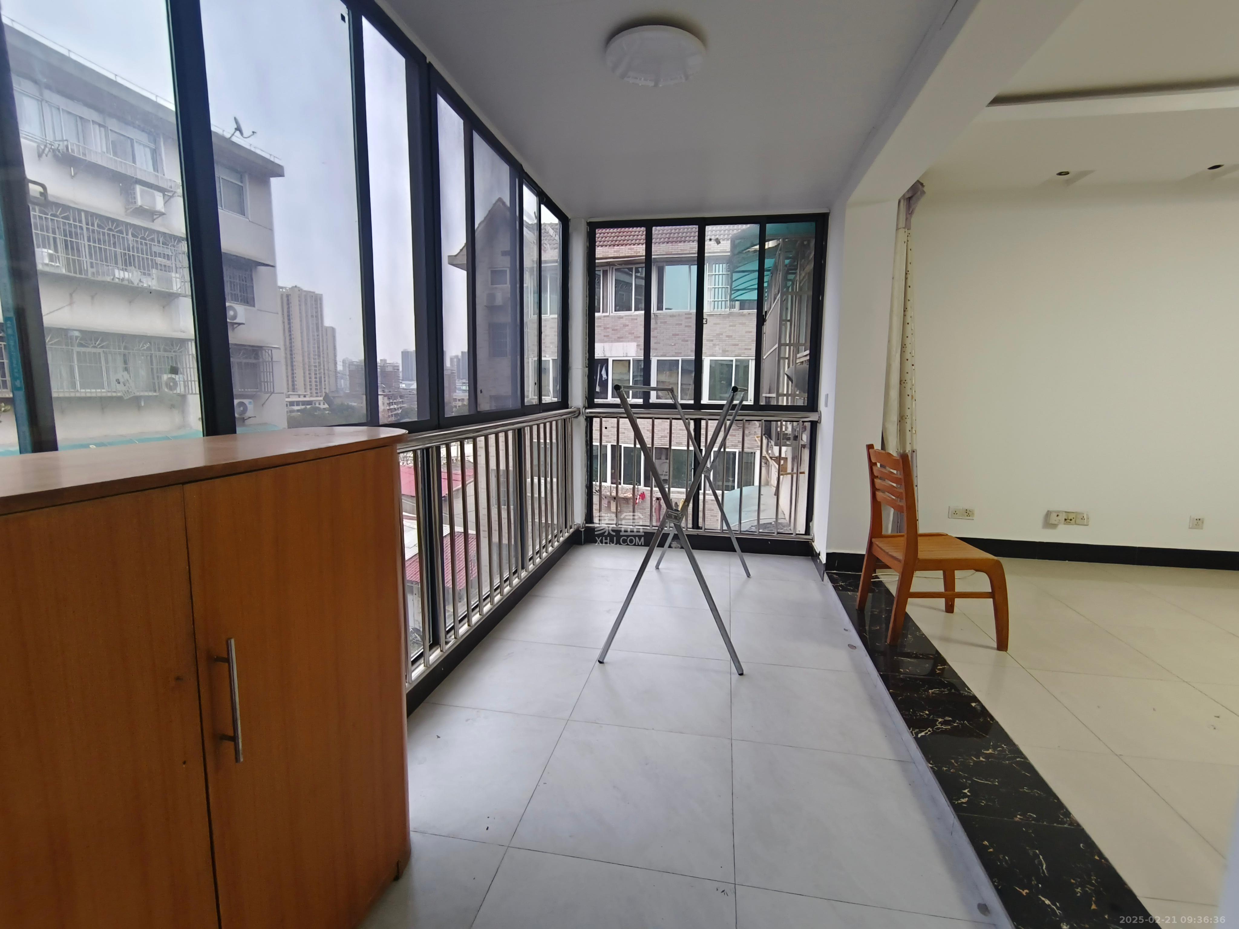 大吉小区 3室2厅1卫 1800.0元/月 大吉小区 3室2厅1卫 1800.0元/月室内图