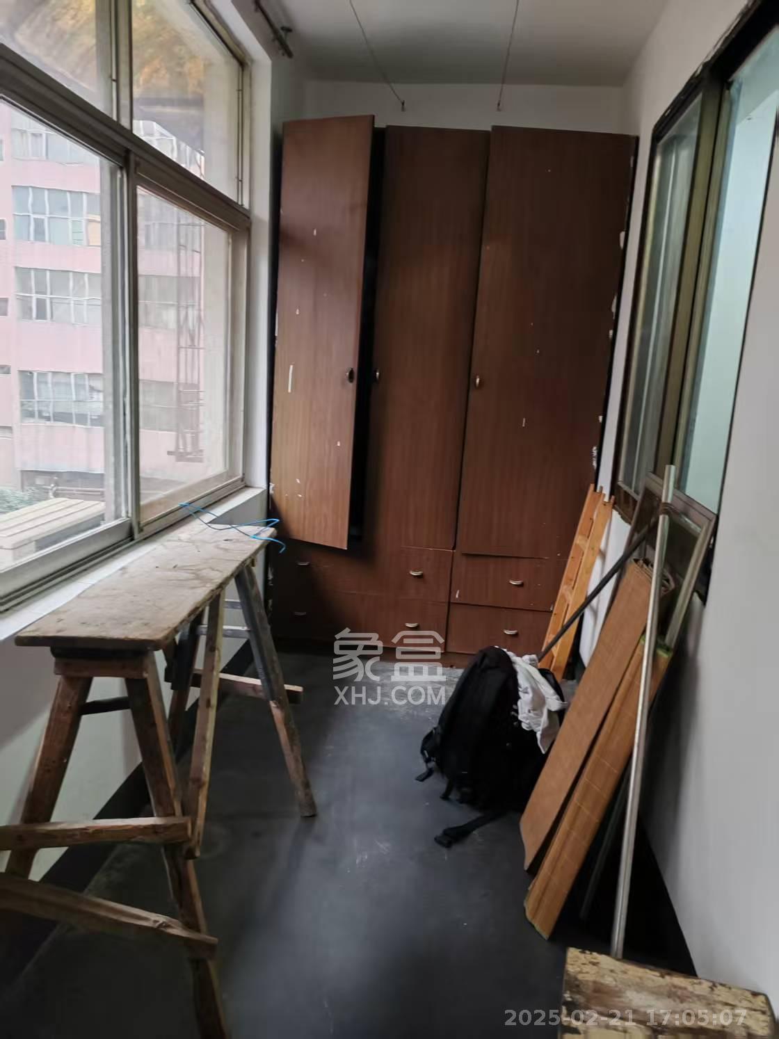 消防大厦宿舍楼 4室1厅1卫 3000.0元/月 消防大厦宿舍楼 4室1厅1卫 3000.0元/月室内图