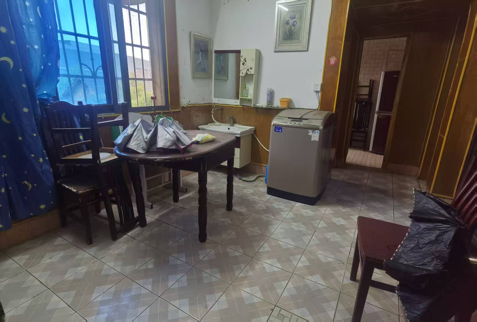 老市政府家属楼(机关三院) 3室2厅2卫 900.0元/月 老市政府家属楼(机关三院) 3室2厅2卫 900.0元/月室内图