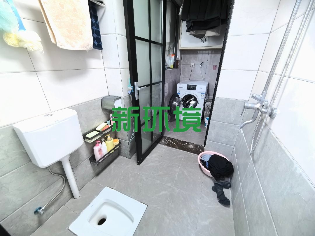 宏天绿城  3室2厅2卫   72.80万客厅