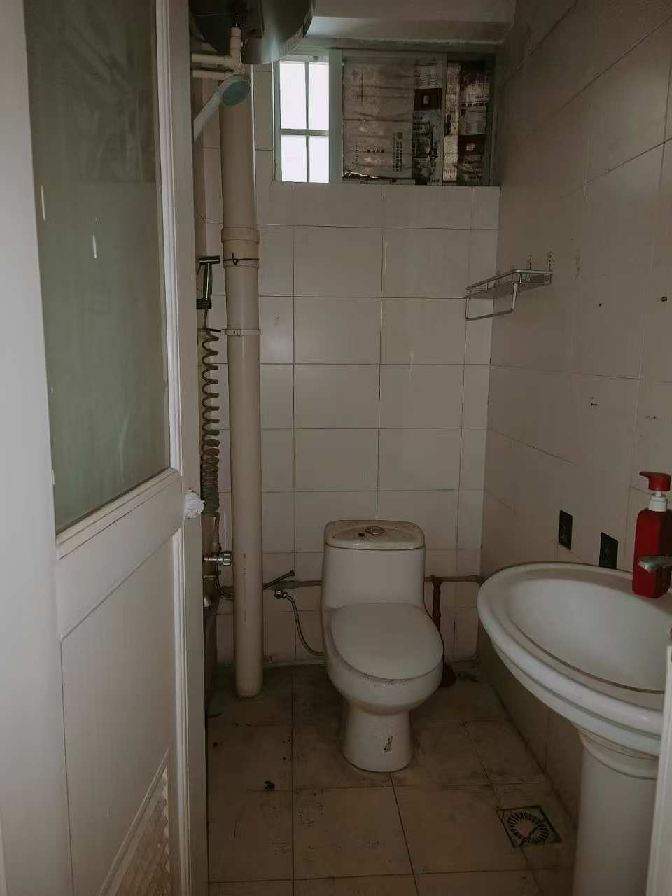 爱华小区  1室1厅1卫    60.0万 爱华小区  1室1厅1卫    60.0万室内图