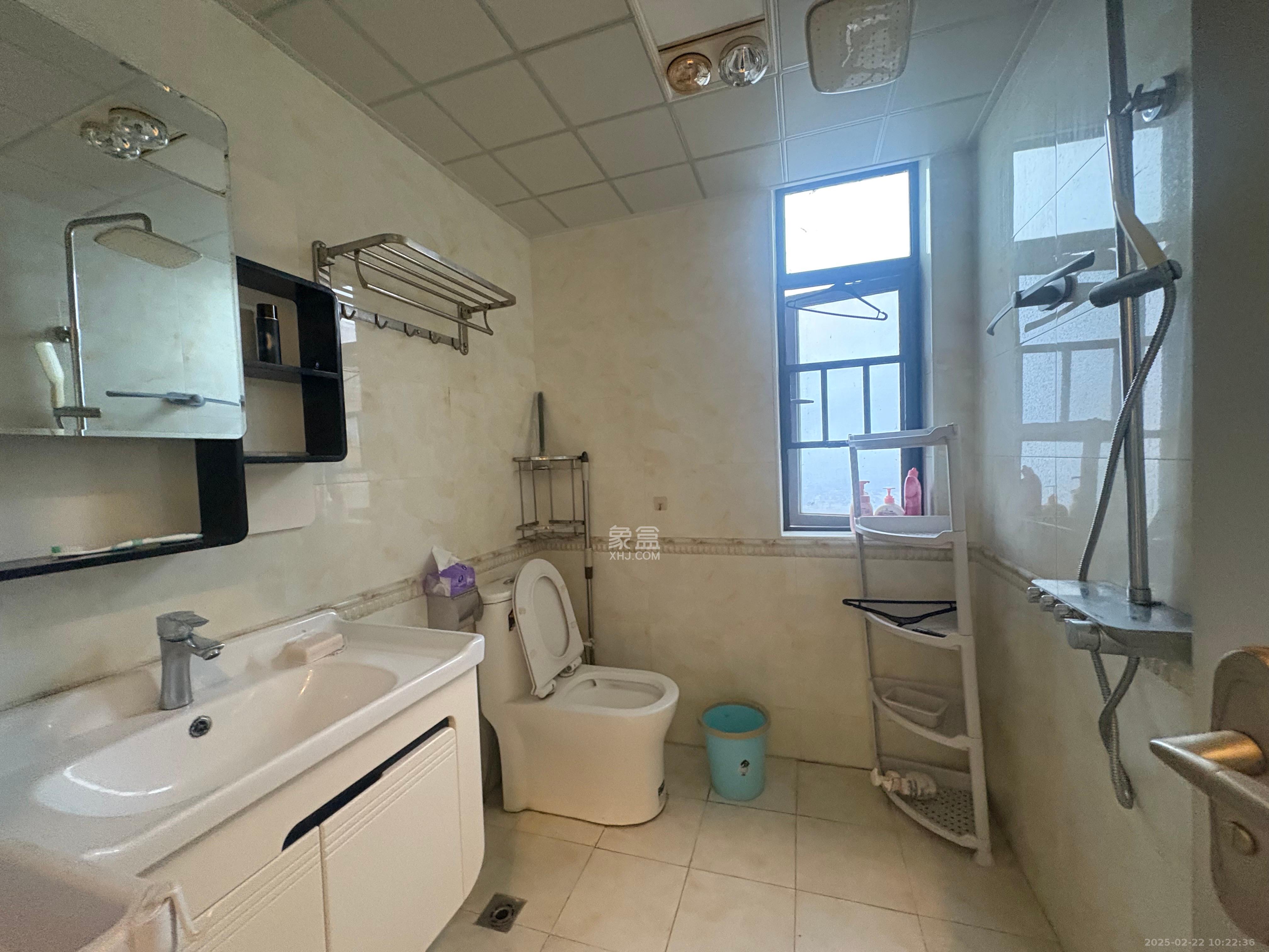 紫华郡  3室2厅2卫    2300.0元/月室内图