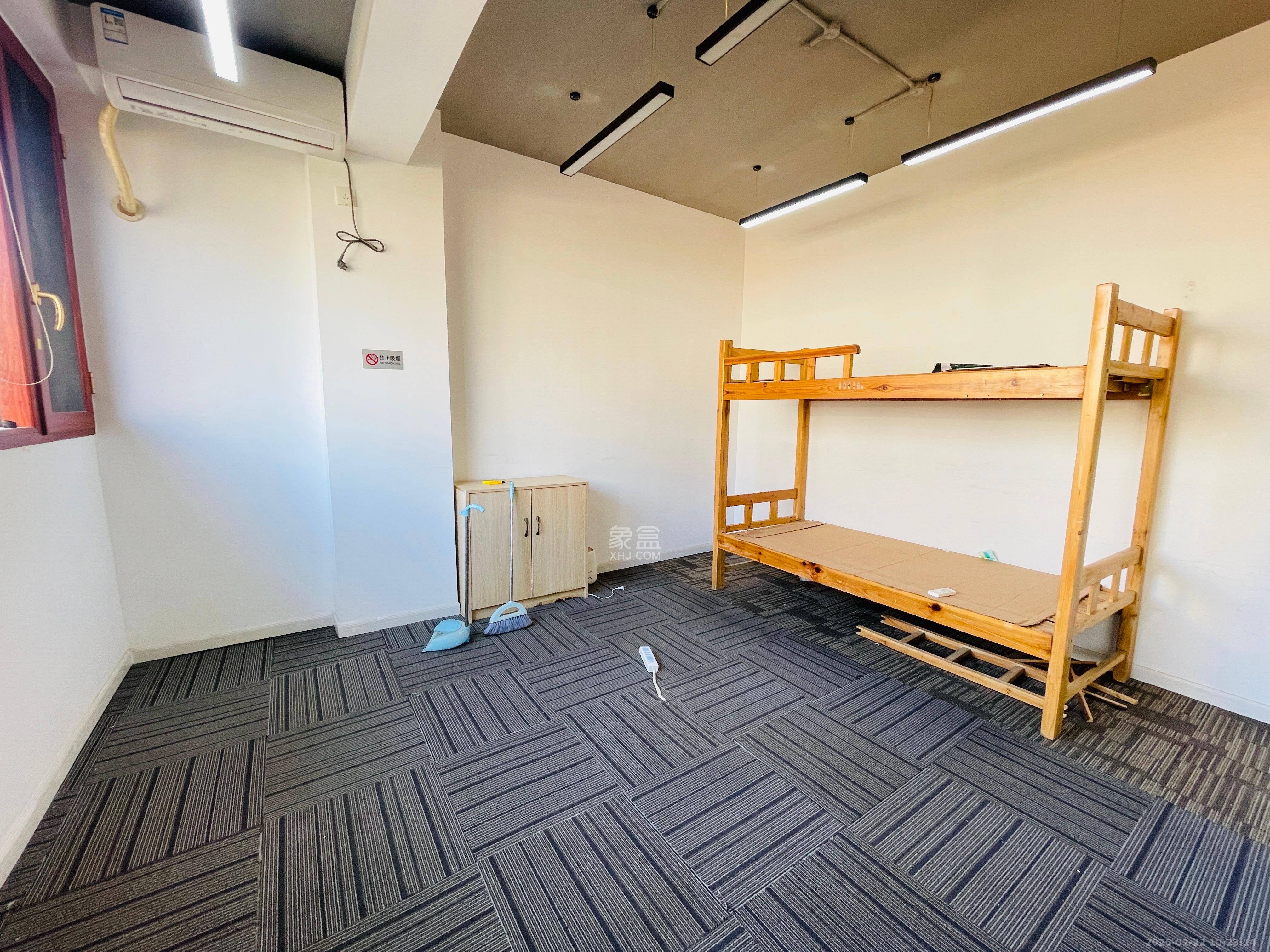 芙蓉公寓 4室2厅2卫 3500.0元/月 芙蓉公寓 4室2厅2卫 3500.0元/月室内图