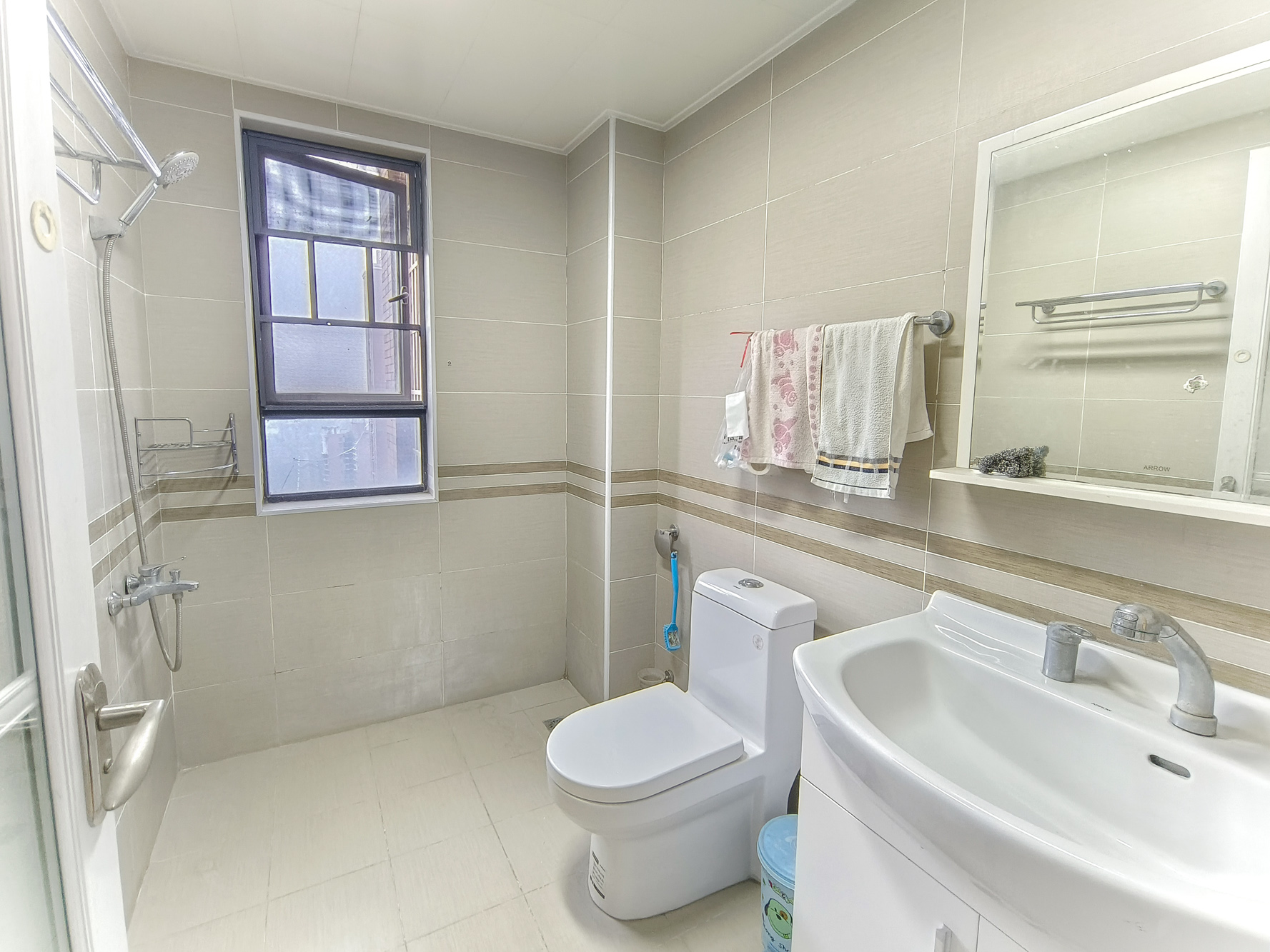 三一街区 4室2厅2卫 96.8万 三一街区 4室2厅2卫 96.8万卫生间