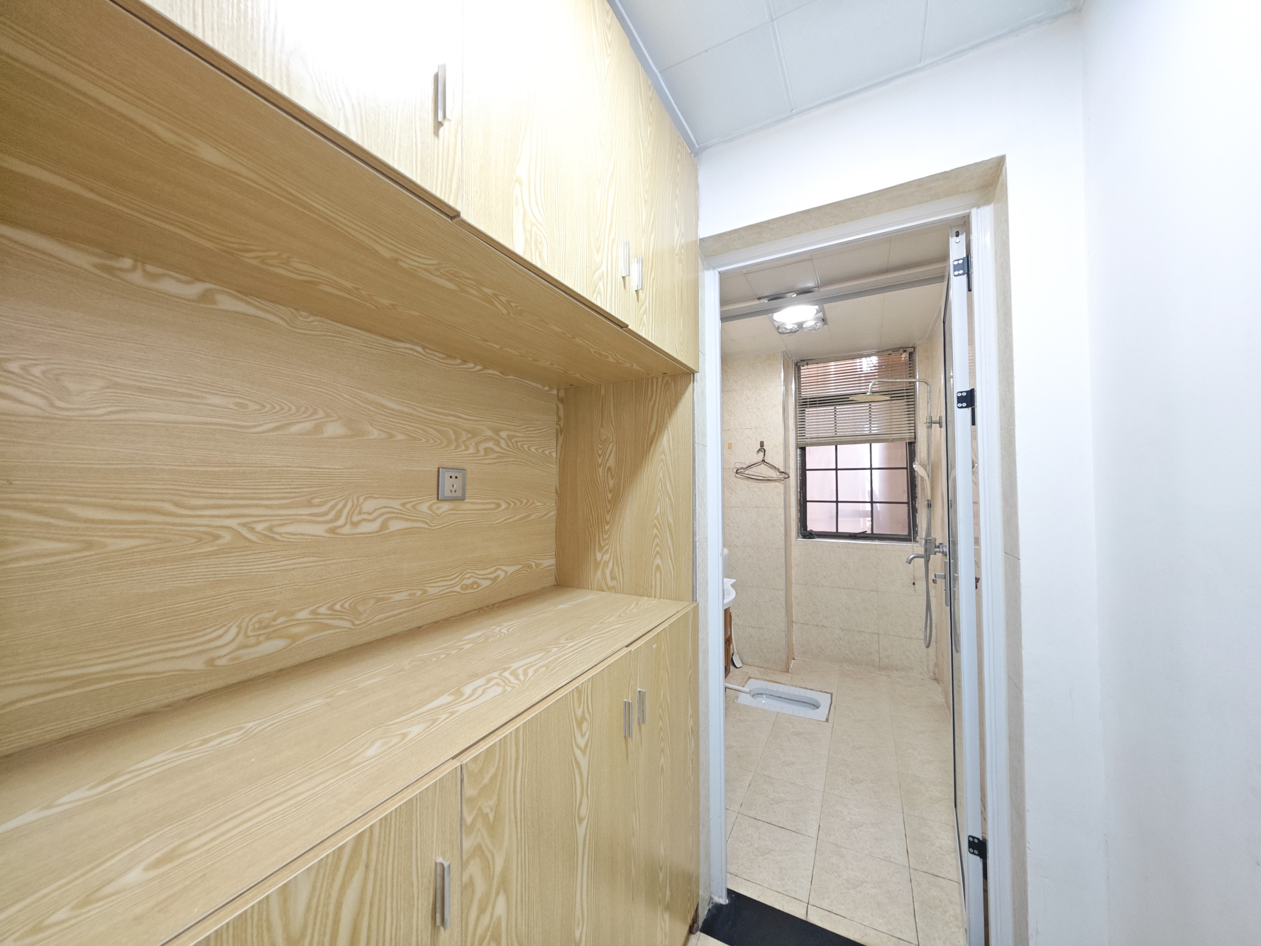 宏聚地中海  3室2厅2卫   98.00万卫生间