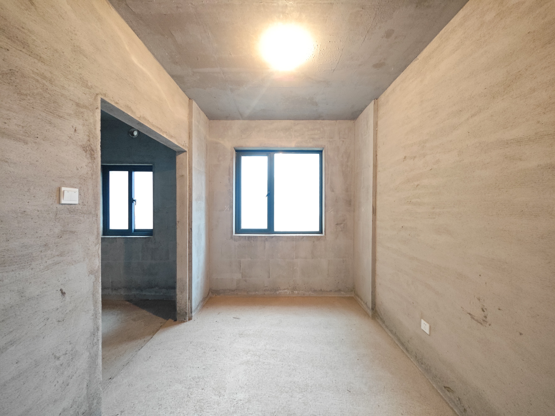 中建嘉和城  4室2厅2卫   110.00万其他