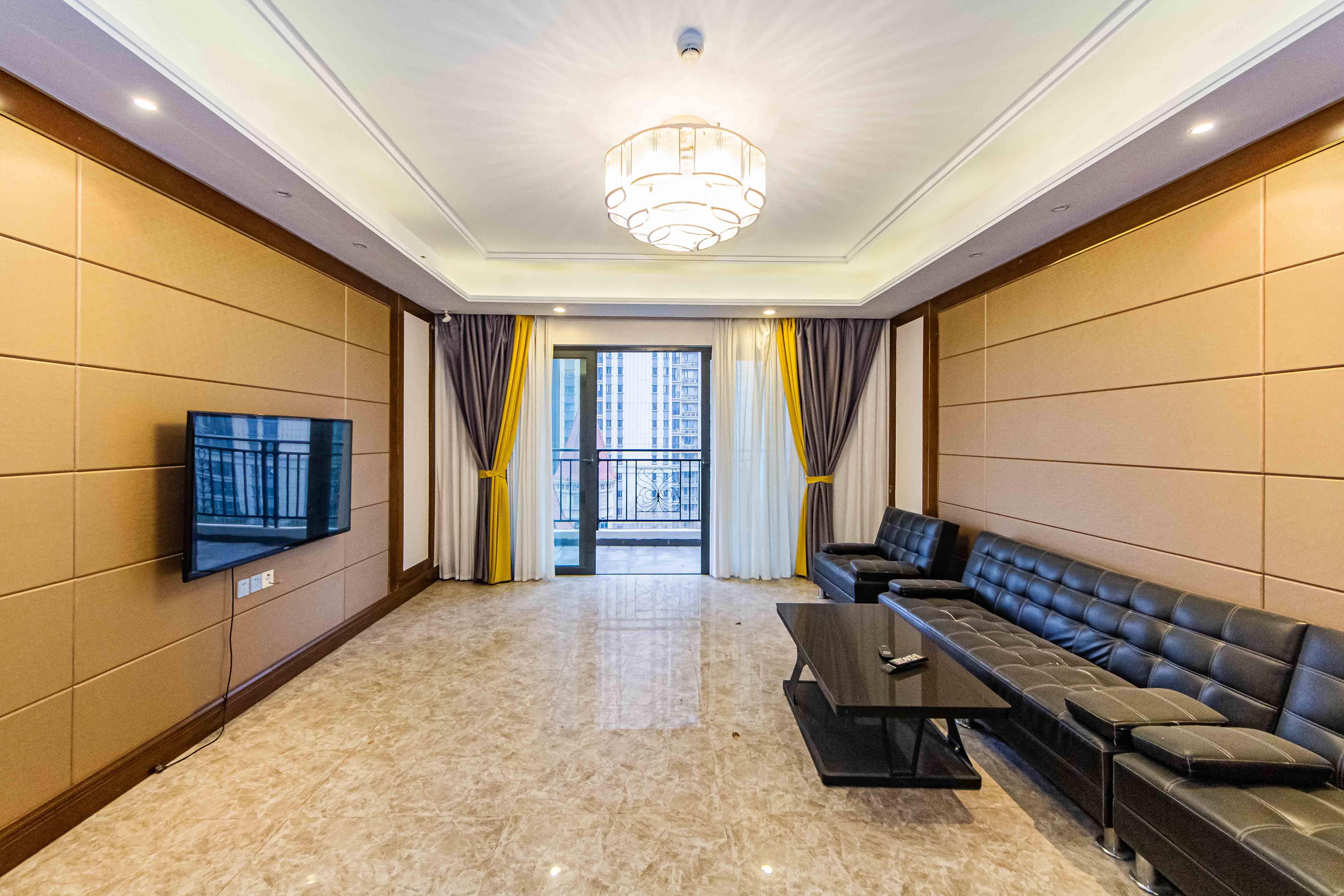 恒大御景半岛锦绣苑 4室2厅2卫 230.0万 恒大御景半岛锦绣苑 4室2厅2卫 230.0万客厅