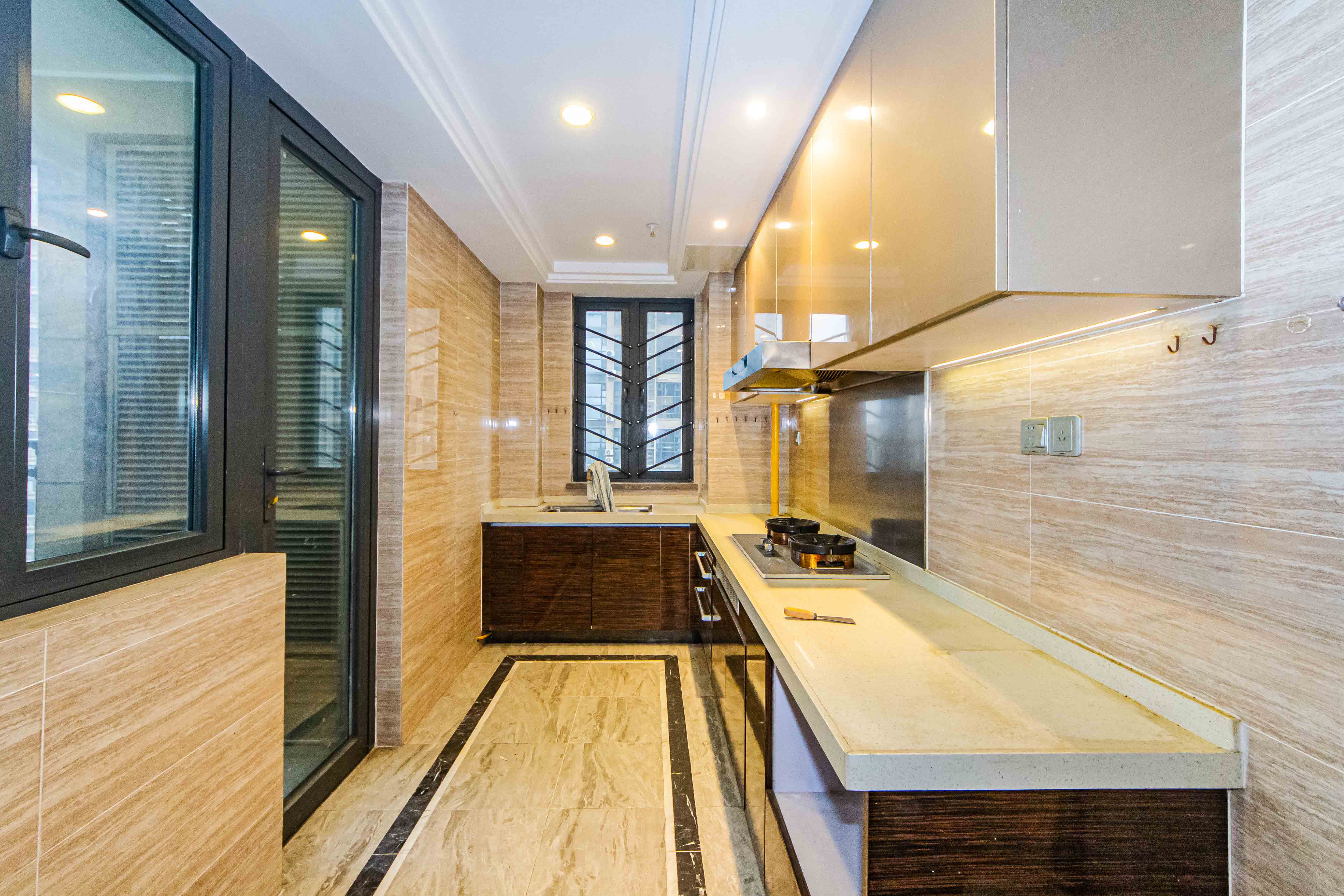 恒大御景半岛锦绣苑 4室2厅2卫 230.0万 恒大御景半岛锦绣苑 4室2厅2卫 230.0万厨房