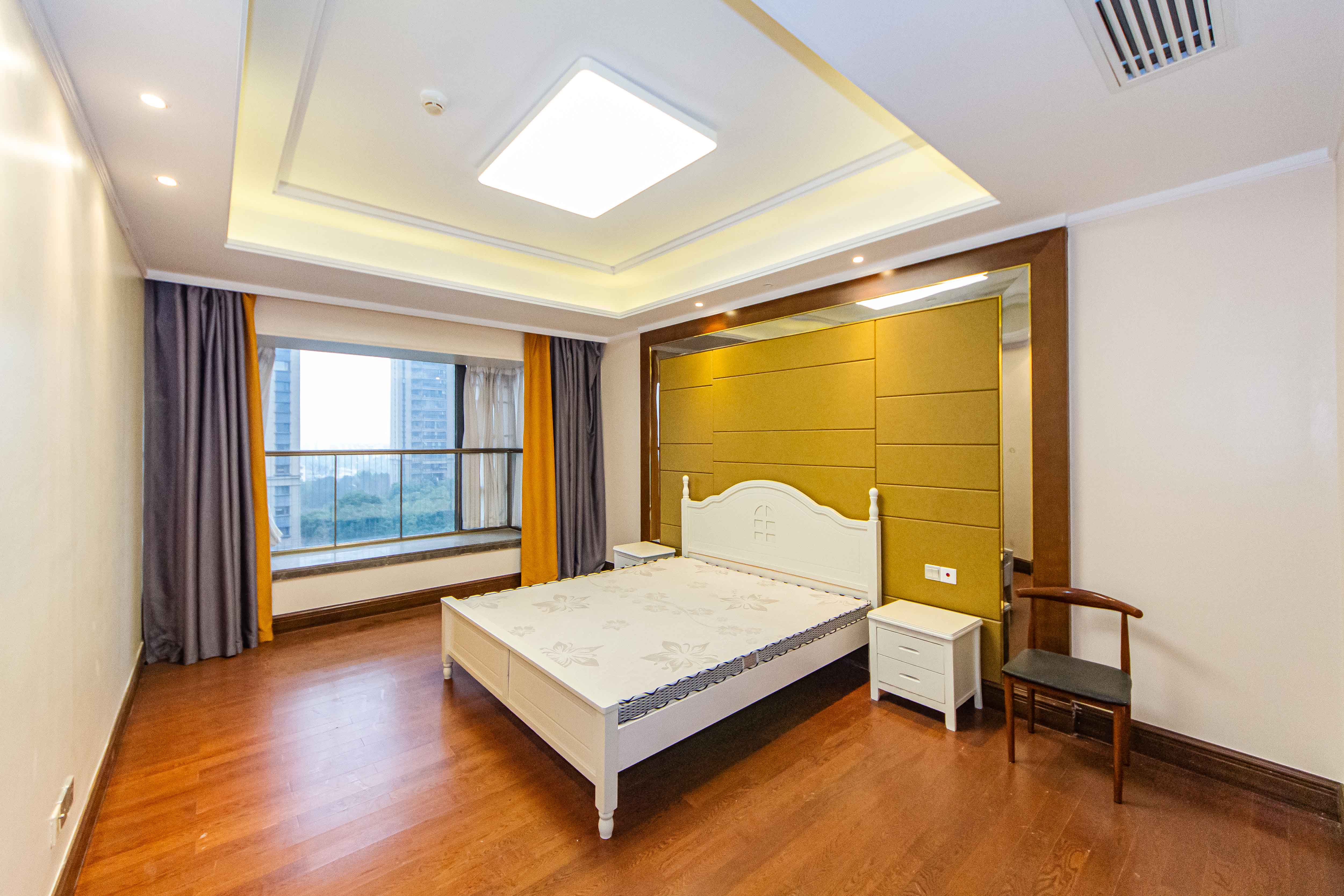 恒大御景半岛锦绣苑 4室2厅2卫 230.0万 恒大御景半岛锦绣苑 4室2厅2卫 230.0万卧室