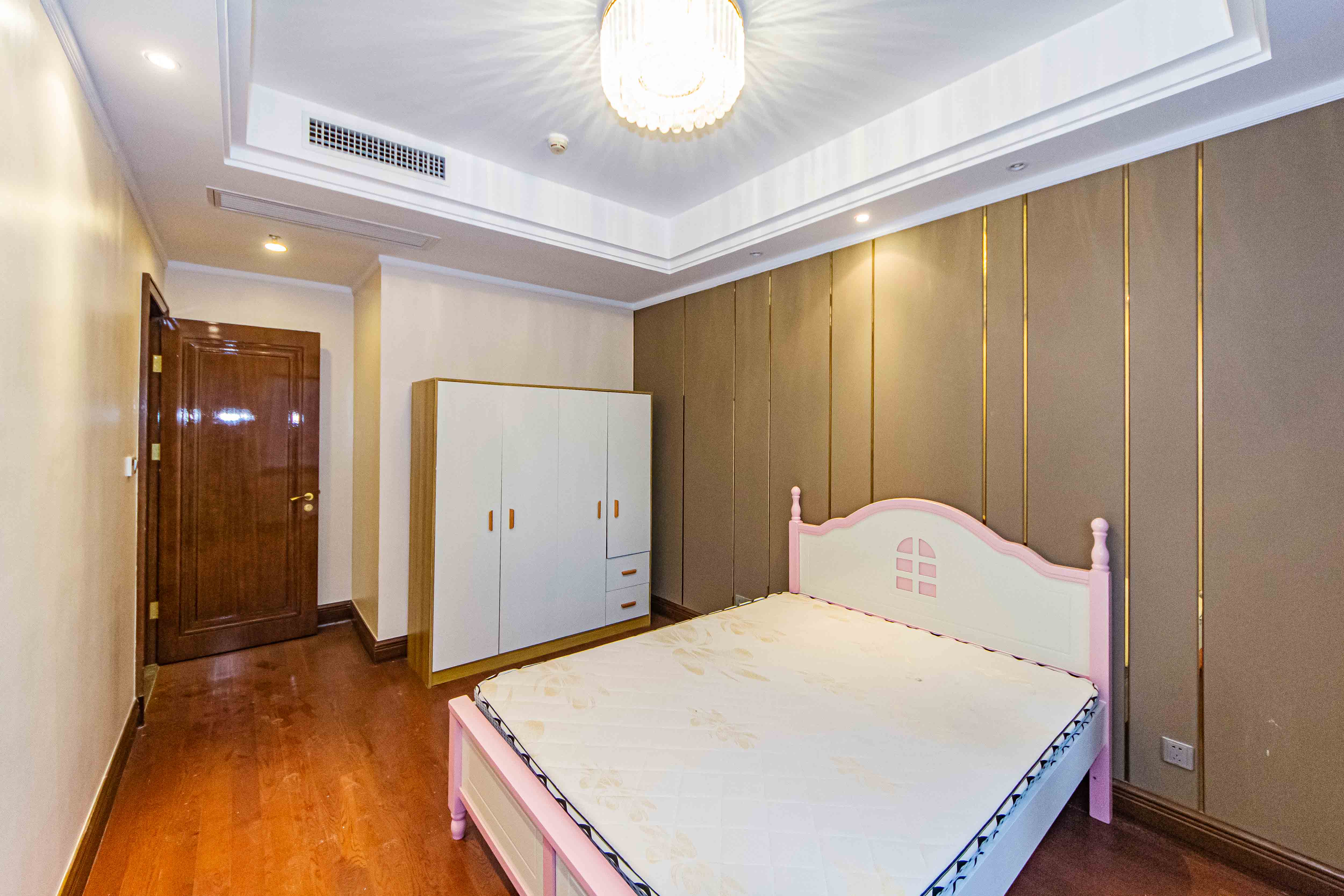 恒大御景半岛锦绣苑 4室2厅2卫 230.0万 恒大御景半岛锦绣苑 4室2厅2卫 230.0万卧室