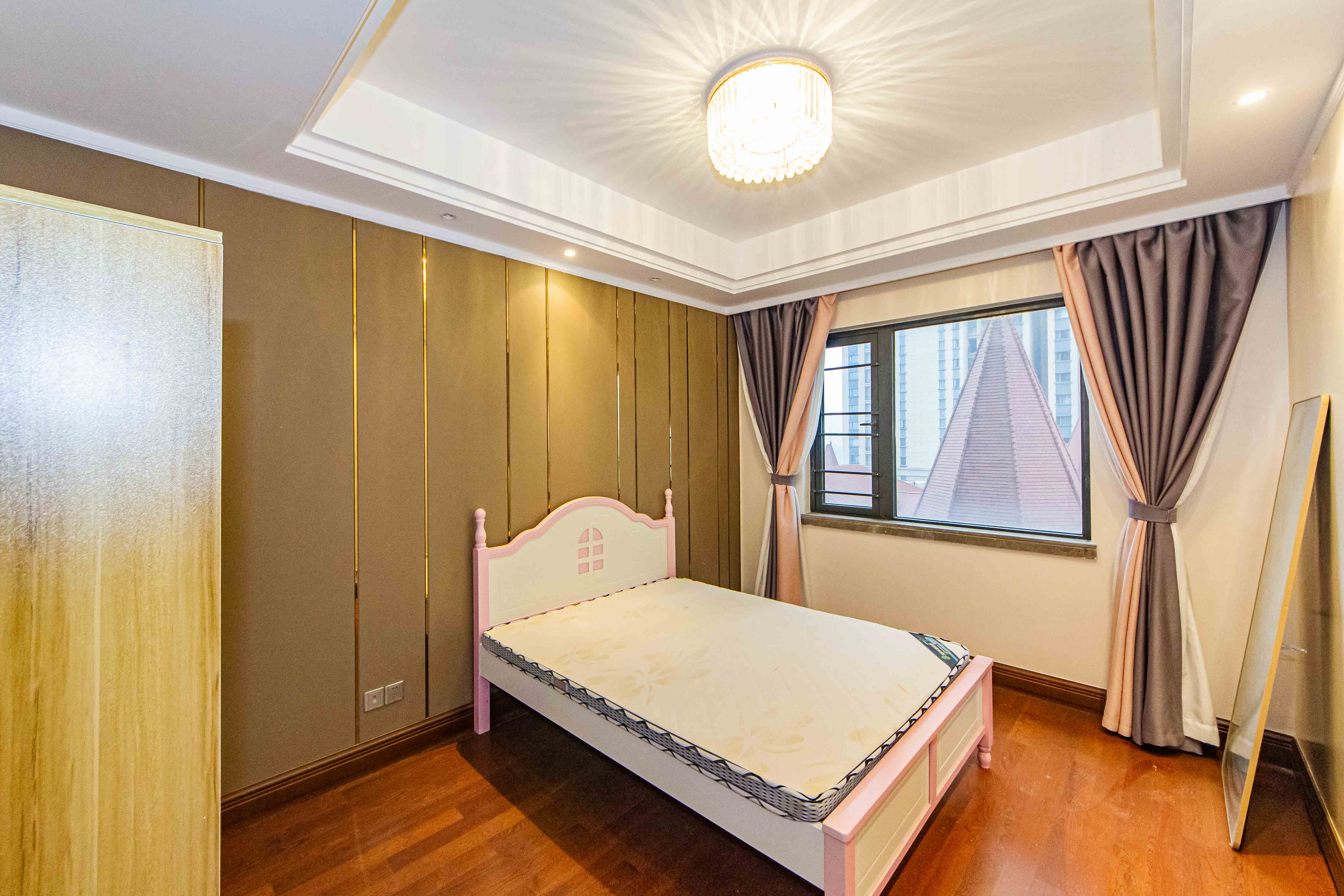 恒大御景半岛锦绣苑 4室2厅2卫 230.0万 恒大御景半岛锦绣苑 4室2厅2卫 230.0万卧室