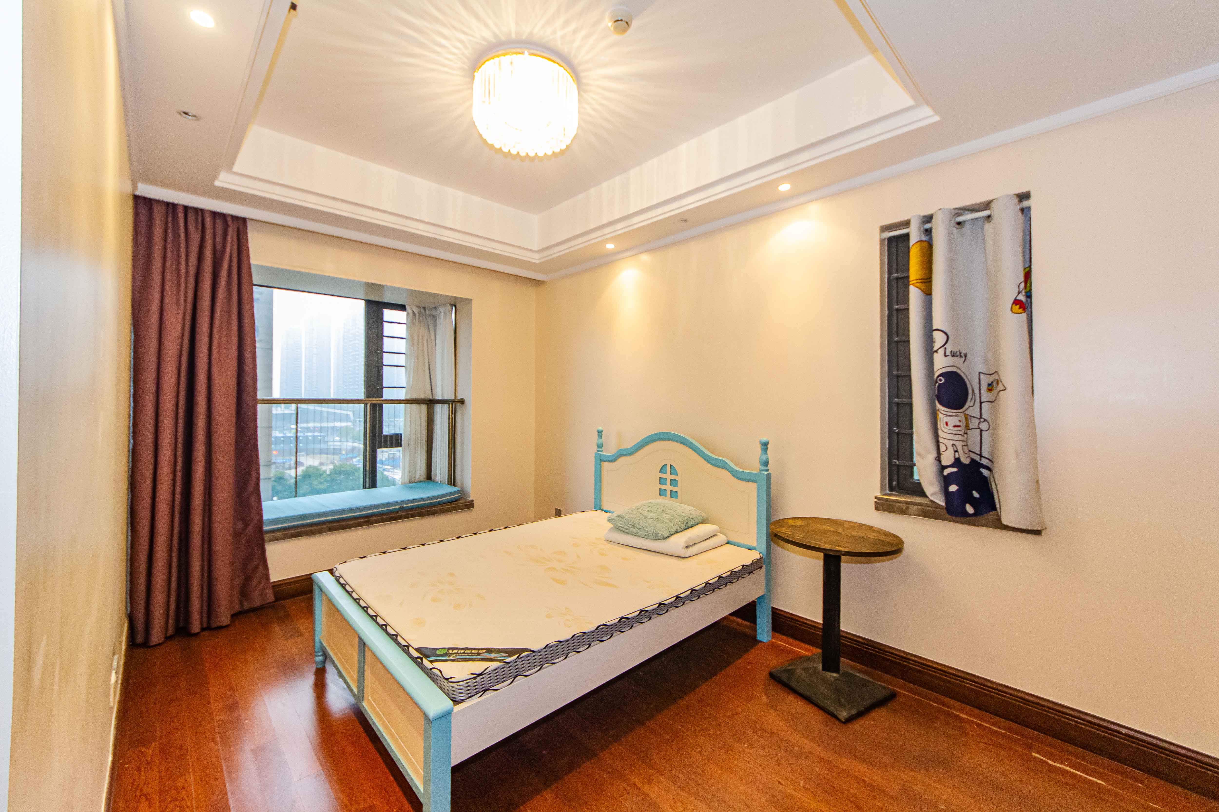 恒大御景半岛锦绣苑 4室2厅2卫 230.0万 恒大御景半岛锦绣苑 4室2厅2卫 230.0万卧室