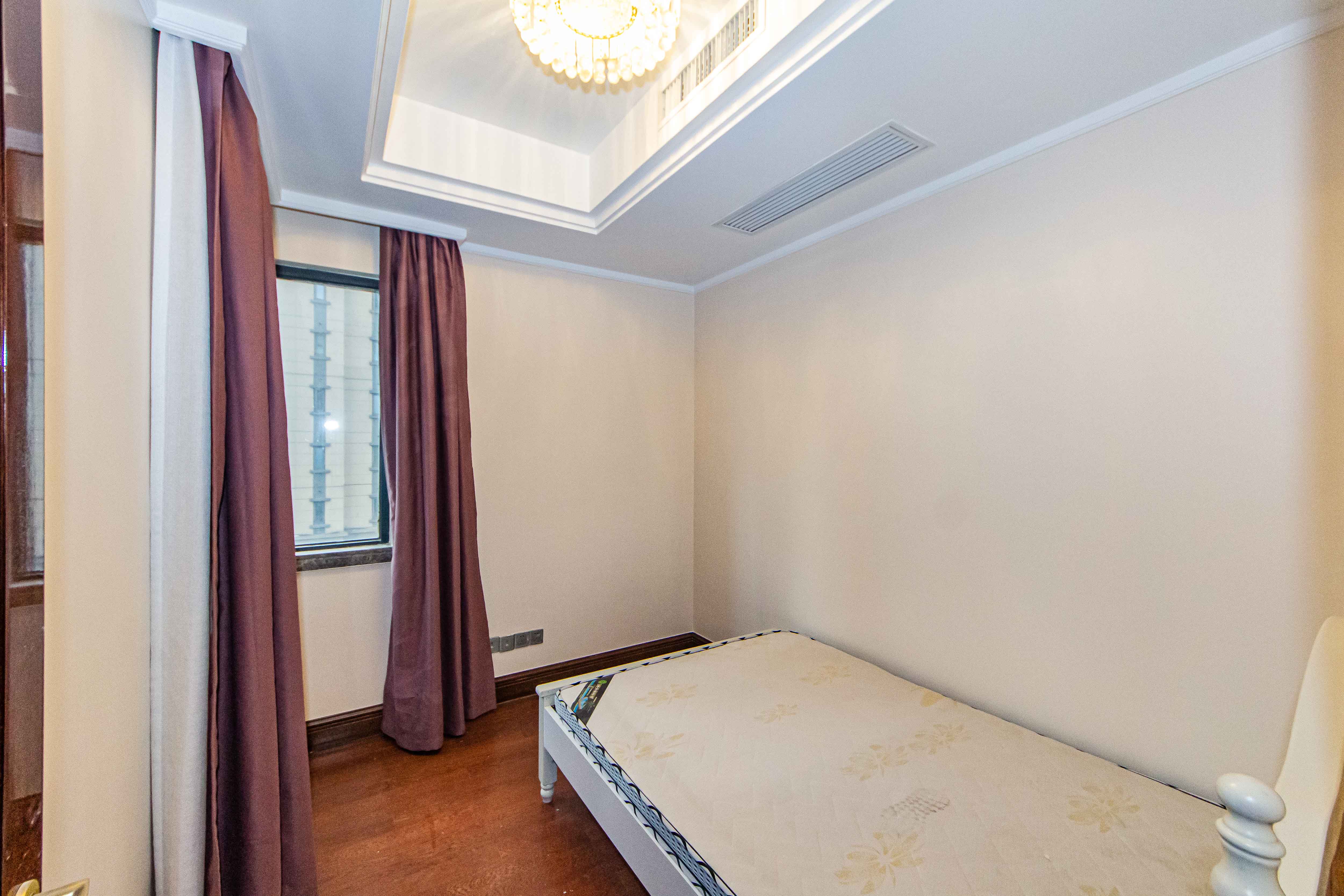 恒大御景半岛锦绣苑 4室2厅2卫 230.0万 恒大御景半岛锦绣苑 4室2厅2卫 230.0万卧室