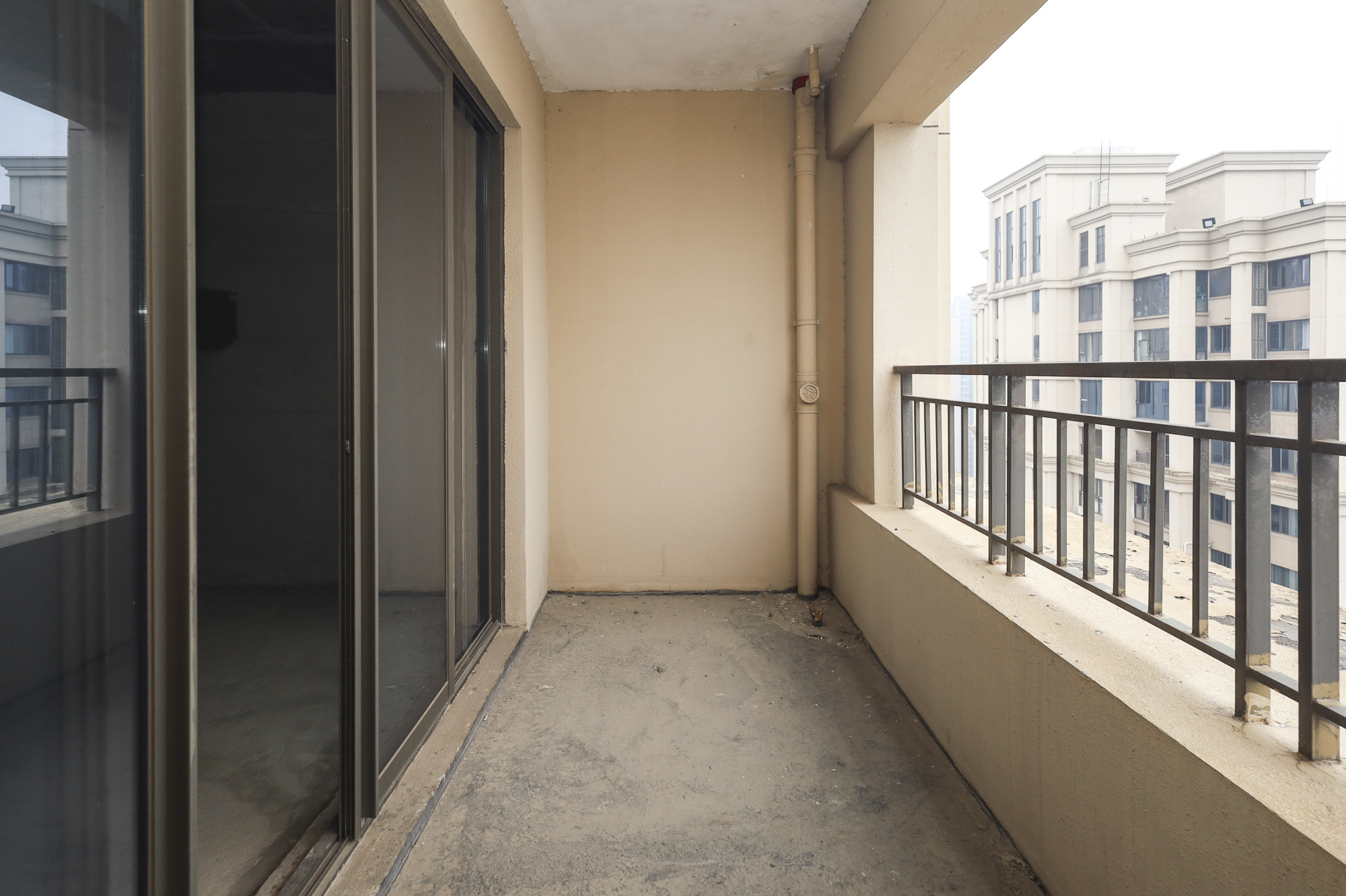 长沙雅居乐花园 4室2厅3卫 145.0万 长沙雅居乐花园 4室2厅3卫 145.0万阳台